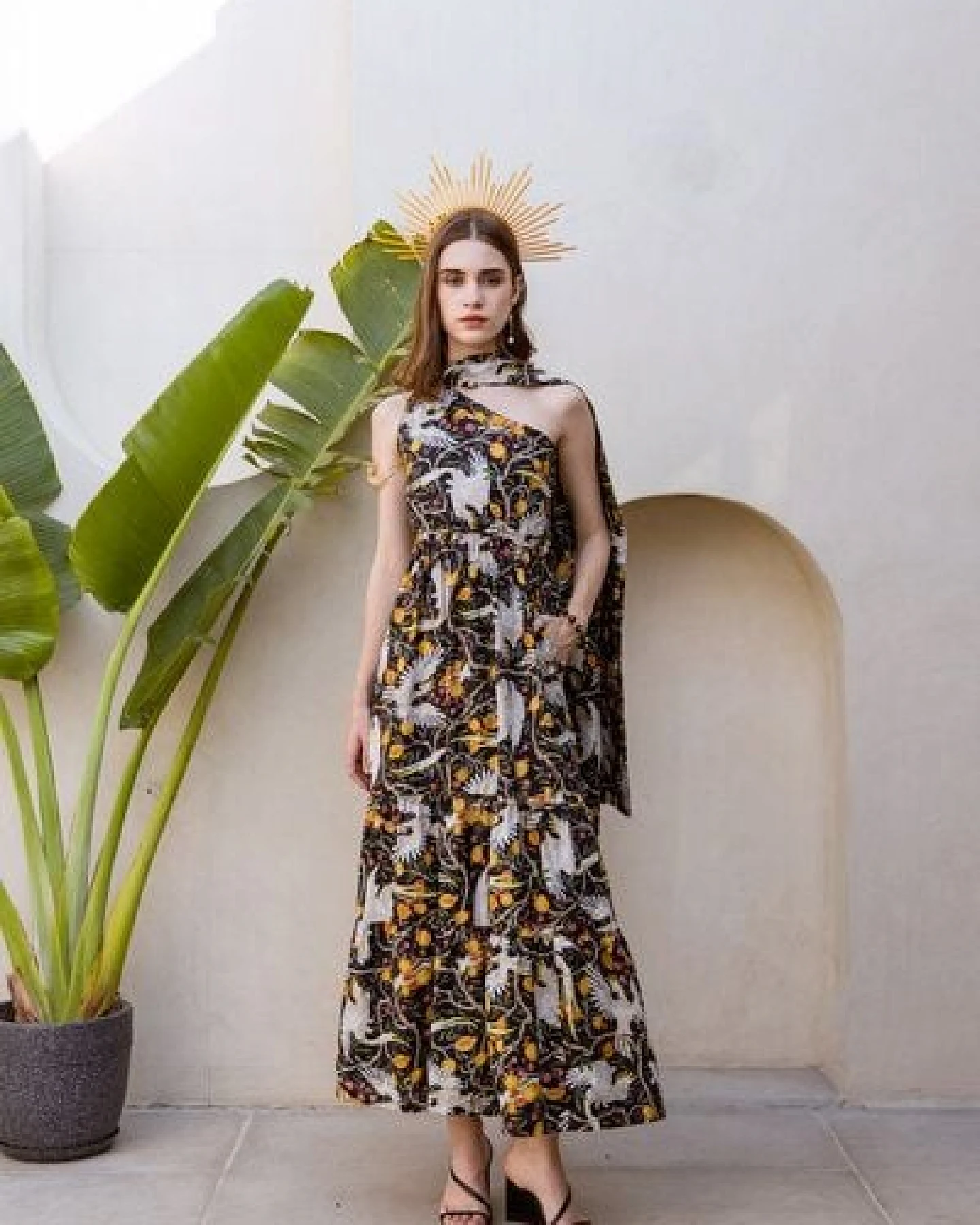 Haus of Namaste OnesMaxikleid aus Bio-Baumwolle– One-Shoulder mit abnehmbarer Schleppe & handbedruckt – Ansicht 3