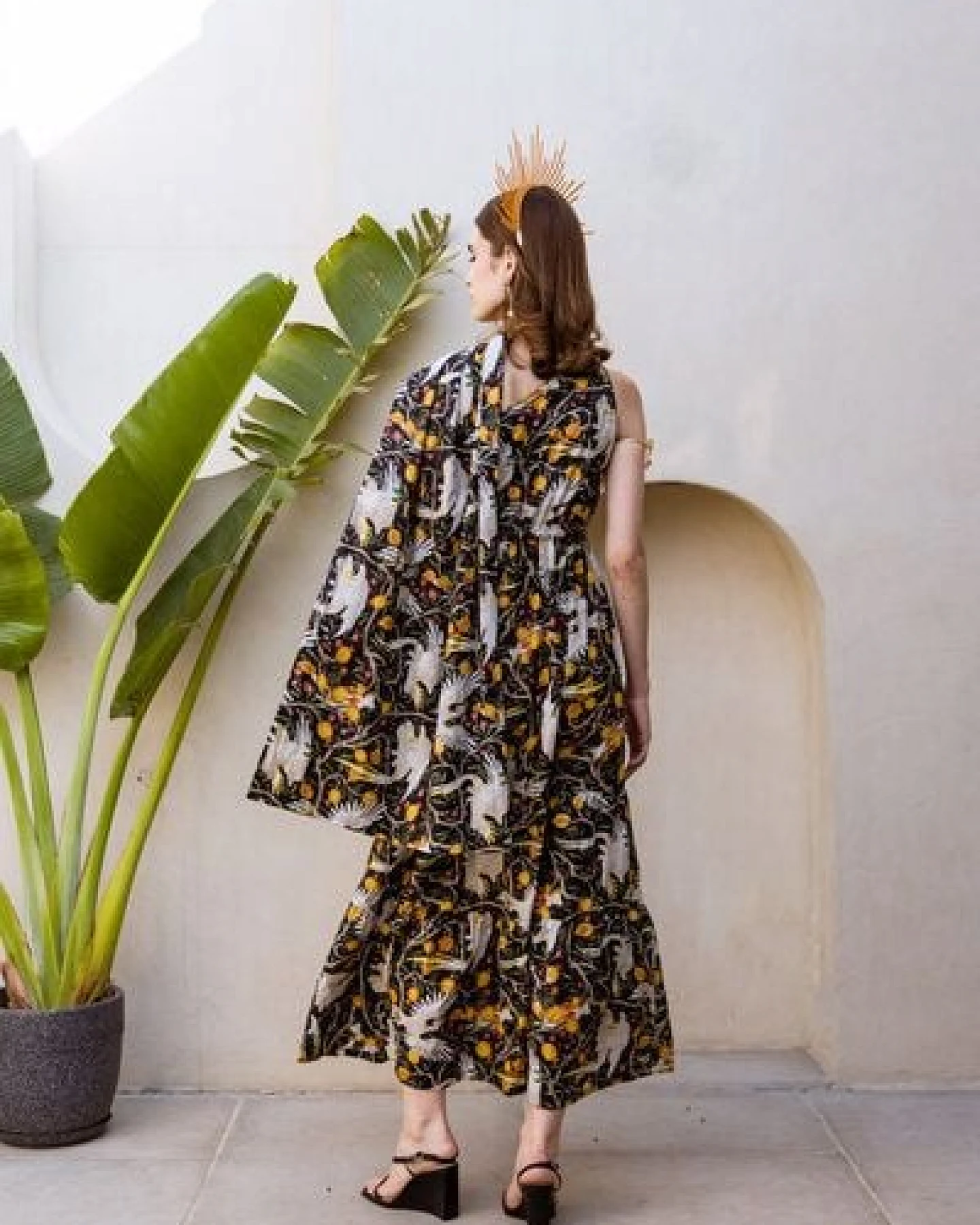 Haus of Namaste OnesMaxikleid aus Bio-Baumwolle– One-Shoulder mit abnehmbarer Schleppe & handbedruckt – Ansicht 4