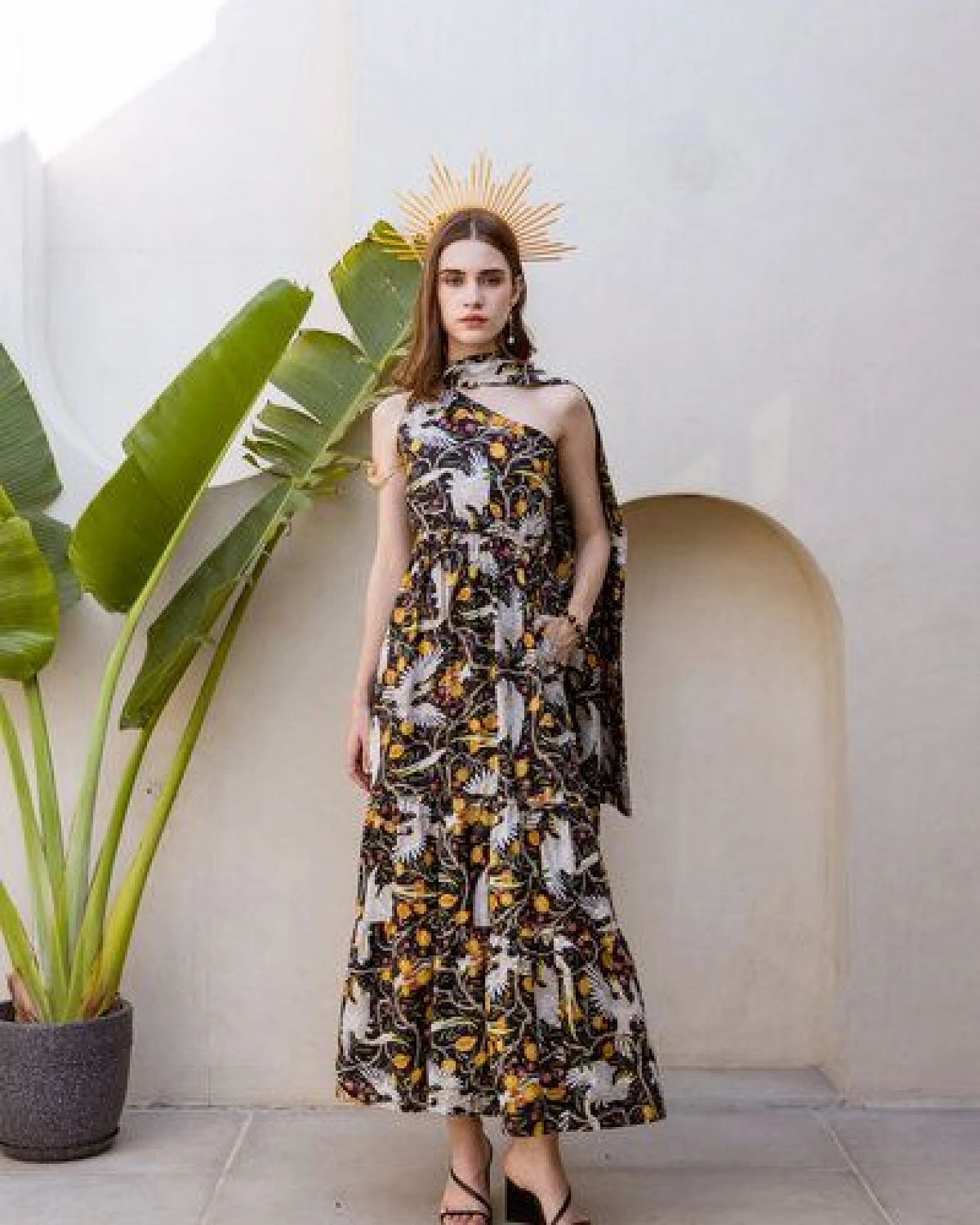 Haus of Namaste OnesMaxikleid aus Bio-Baumwolle– One-Shoulder mit abnehmbarer Schleppe & handbedruckt – Ansicht 3