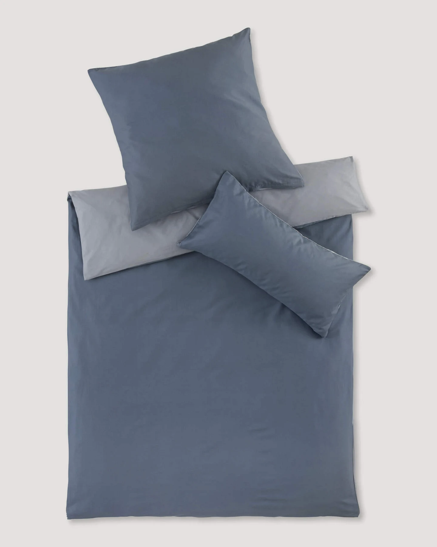 hessnatur Satin Wende Bettwäsche Set aus Bio-Baumwolle - blau - Größe 135x200 / 80x80 cm – Ansicht 2