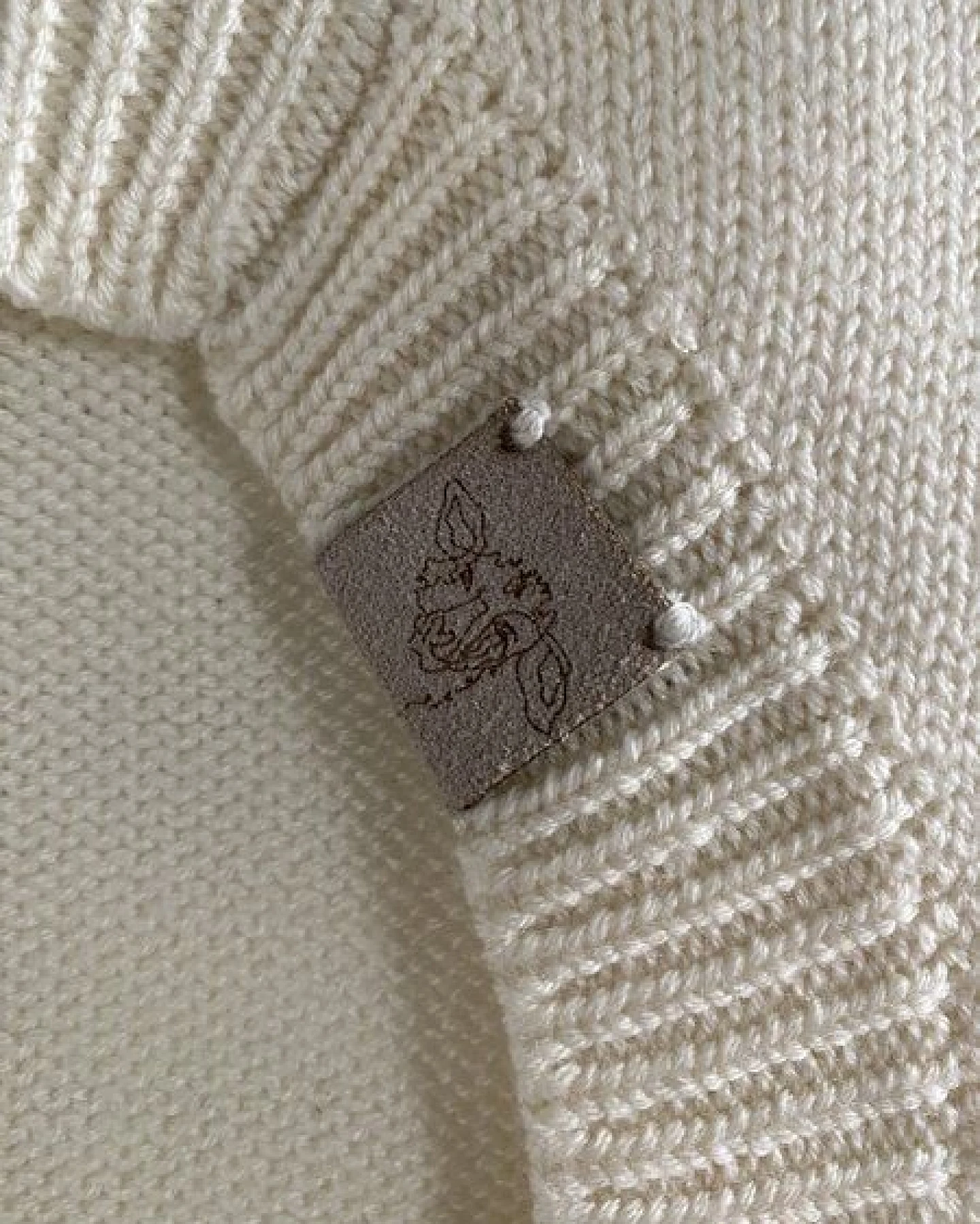 Wooliie Natural Vibe – Handgefertigter Hundepullover aus 100 % Merinowolle in Naturfarbe, glatt gestrickt – Ansicht 4