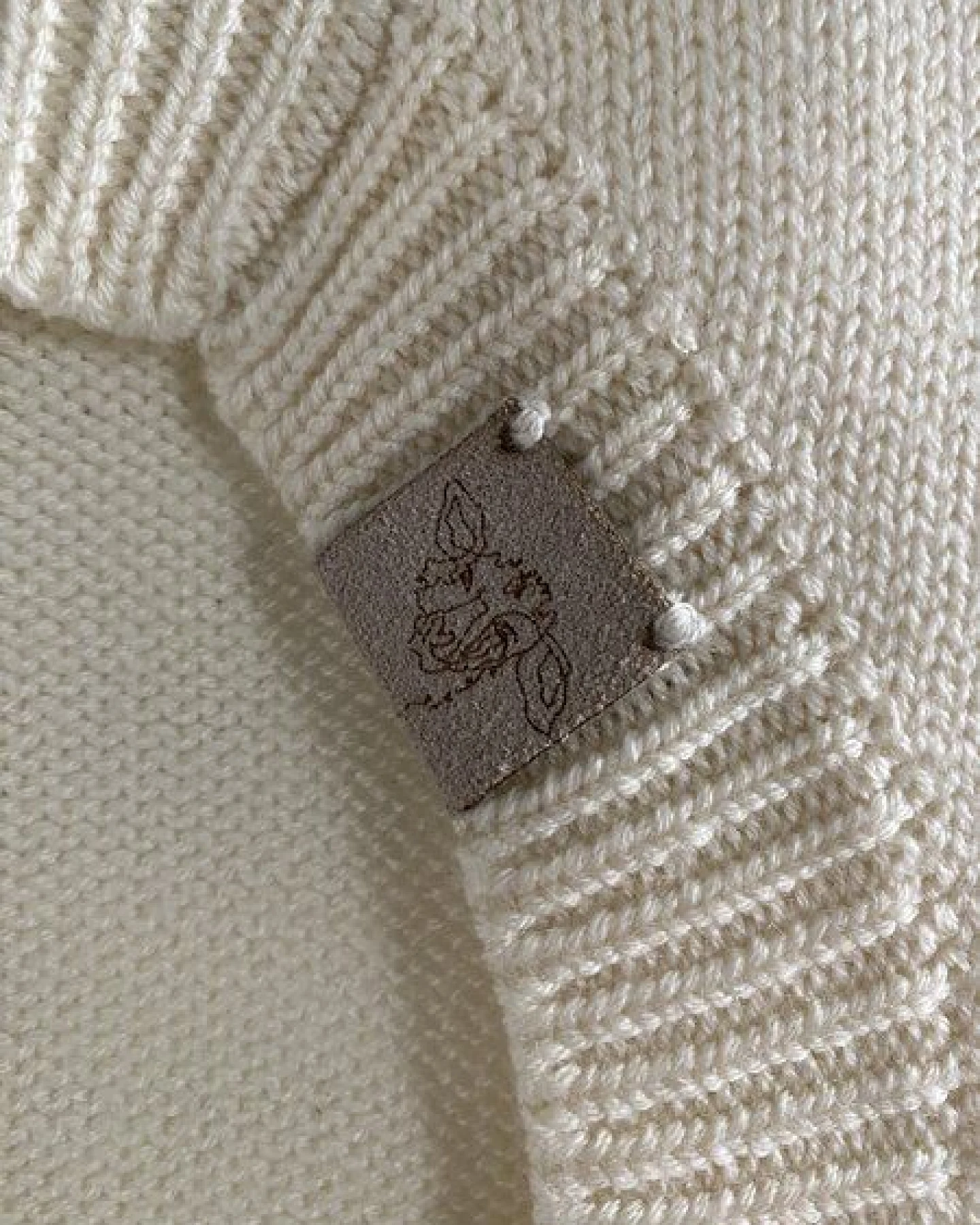 Wooliie Natural Vibe – Handgefertigter Hundepullover aus 100 % Merinowolle in Naturfarbe, glatt gestrickt – Ansicht 4