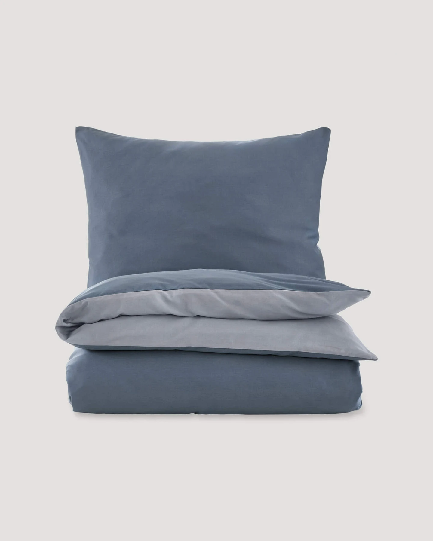 hessnatur Satin Wende Bettwäsche Set aus Bio-Baumwolle - blau - Größe 240x220 / 2x80x80 cm – Ansicht 3