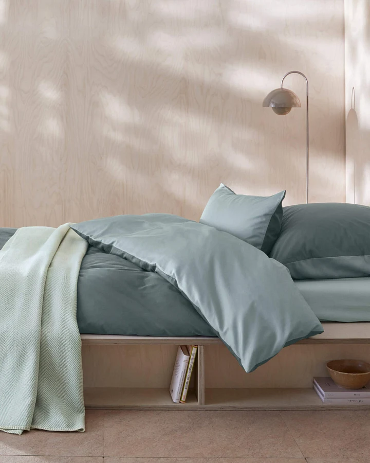 hessnatur Satin Wende Bettwäsche Set aus Bio-Baumwolle - grün - Größe 135x200 / 40x80 cm