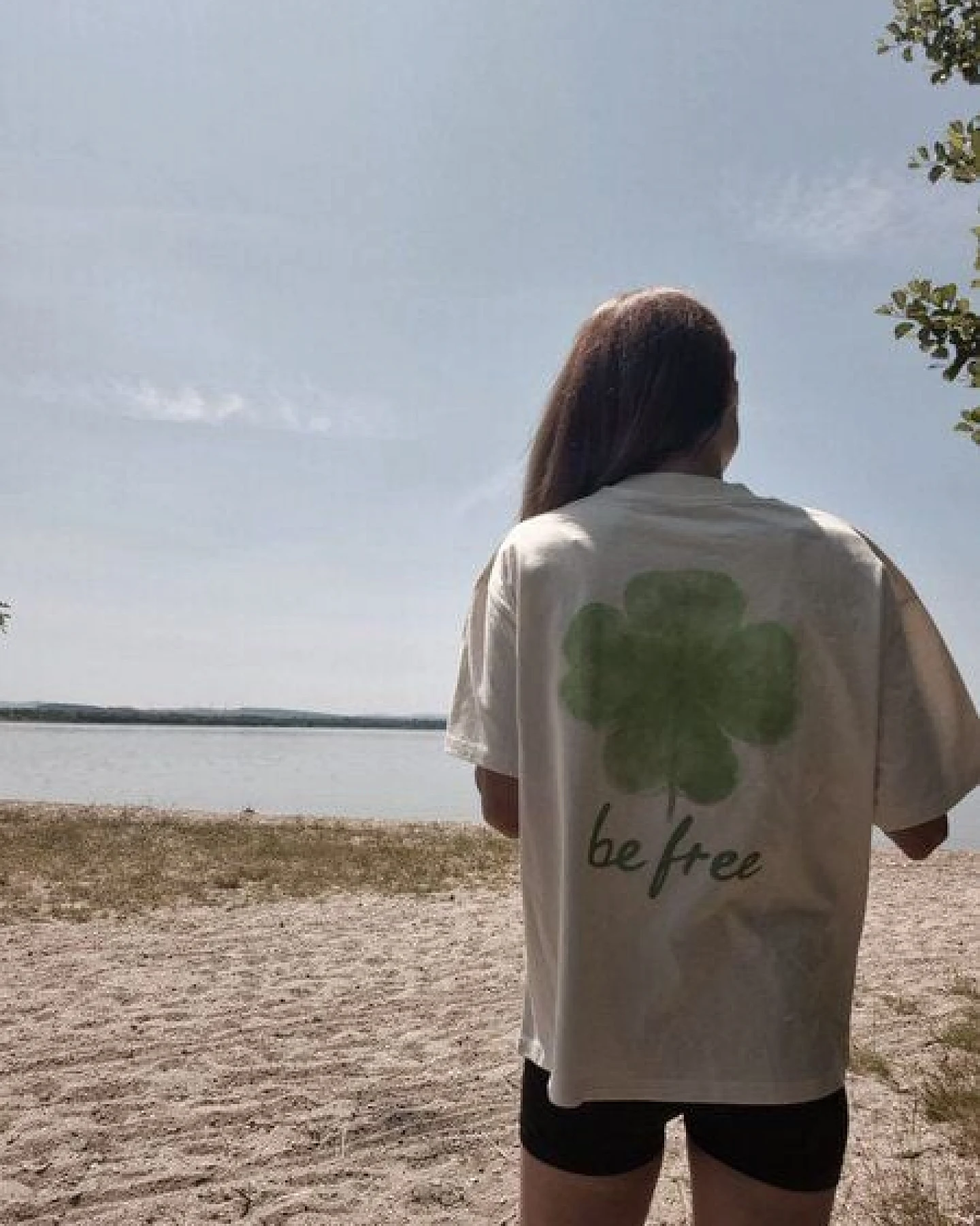 be free shoes LUCK - Kleeblatt Organic Oversize Shirt – Ansicht 3