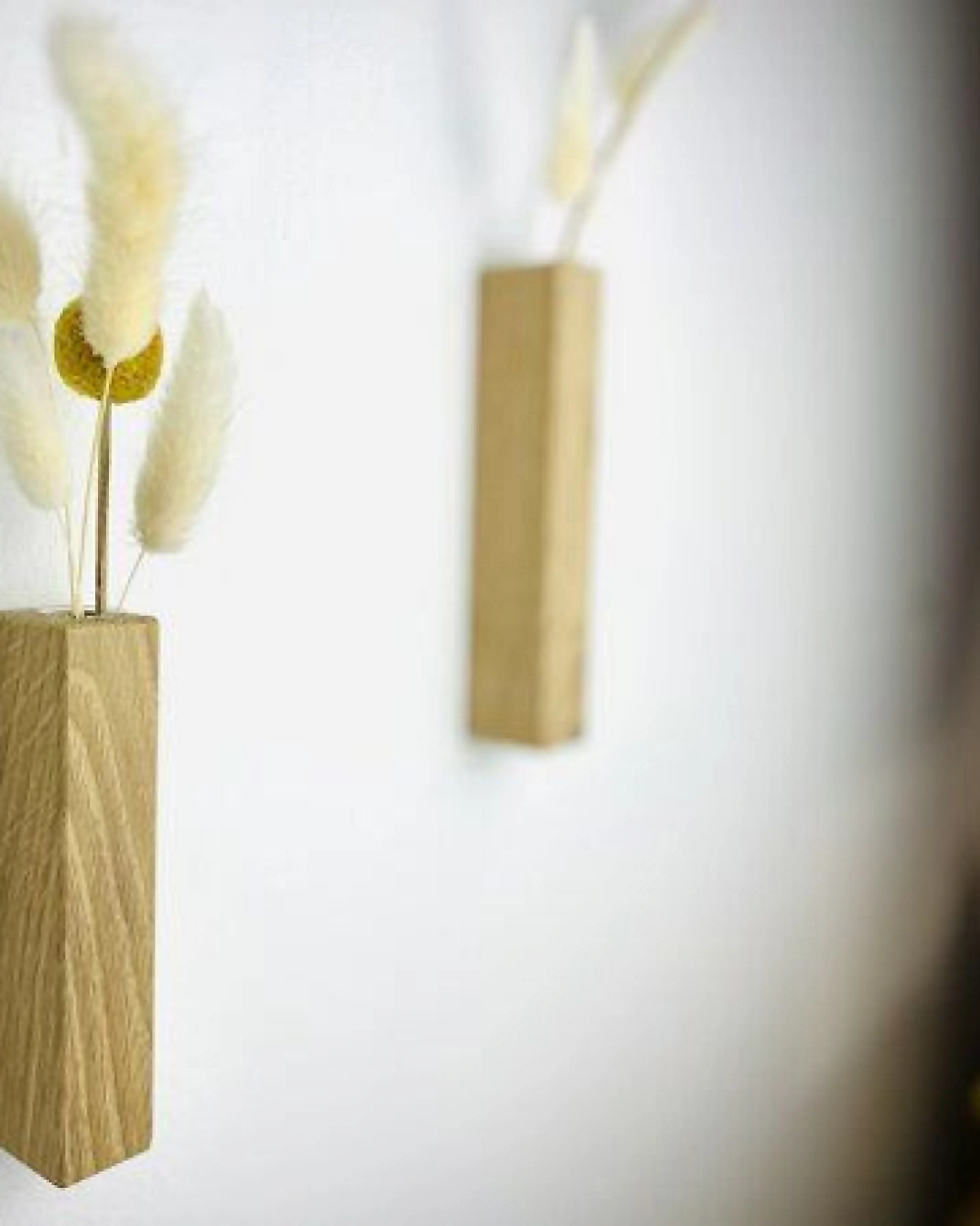 Portia by Callidus Designs Wandvase aus massivem FSC®-zertifizierten Eichenholz – für frische und Trockenblumen - inkl. Reagenzglas Vase – Ansicht 3