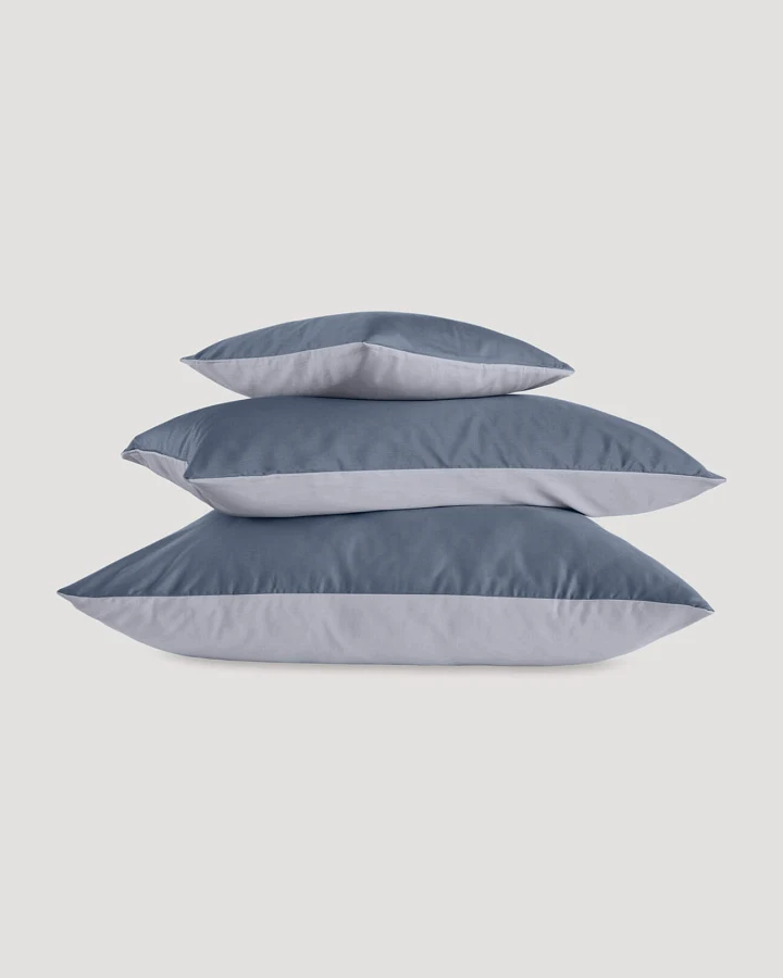 hessnatur Satin Wende-Kissenbezug aus Bio-Baumwolle - blau - Größe 40x40 cm