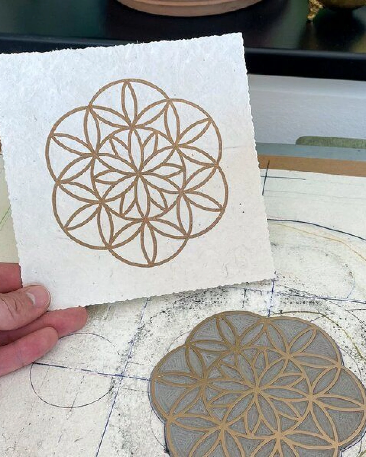 Veskor Cassiopeia FLOWER PETALS OF LIFE Heilige Geometrie Linoldruck – Ansicht 2