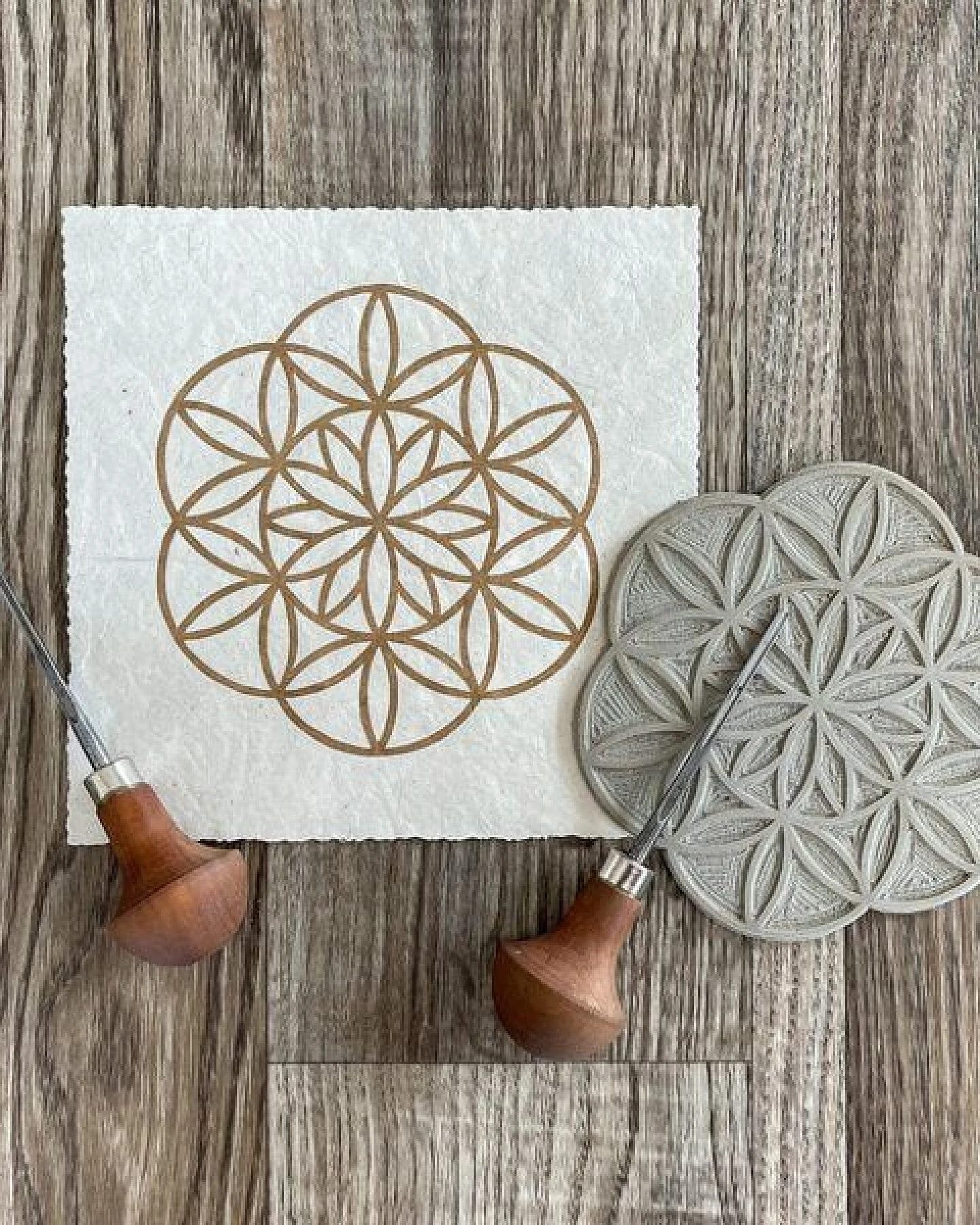 Veskor Cassiopeia FLOWER PETALS OF LIFE Heilige Geometrie Linoldruck – Ansicht 4