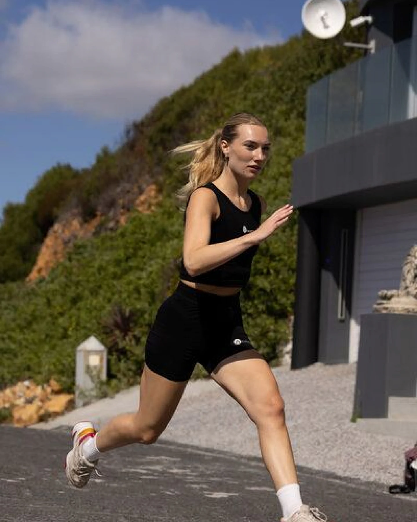 THE FACE OF ELEMENTS ATHLEEZ LYO.Pulse - HIGH PERFORMANCE WOMEN SHORTS AUS LYOCELL – Ansicht 3
