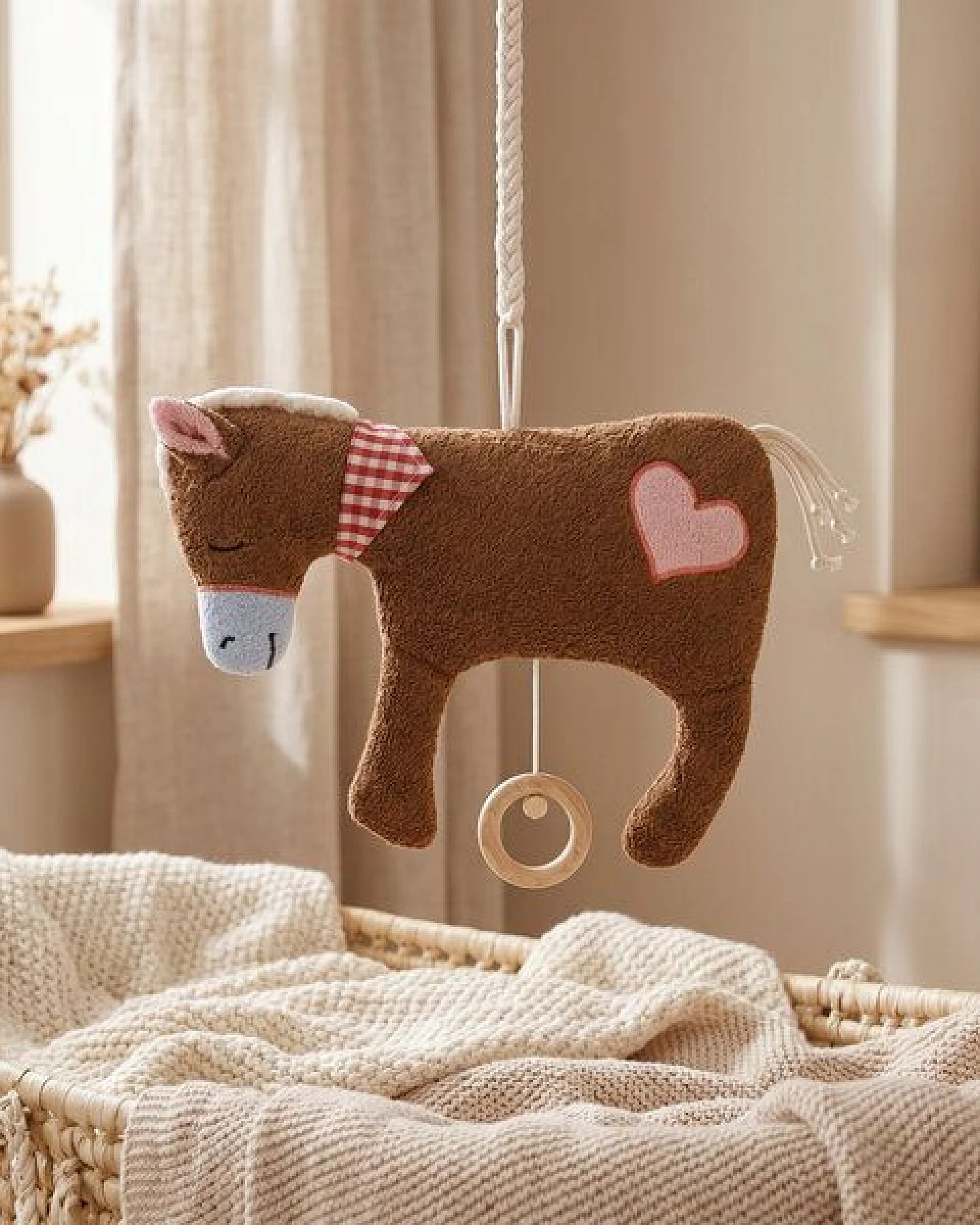 Efie Spieluhr Pferd braun, Herz Applikation, 100 % Made in Germany – Ansicht 4