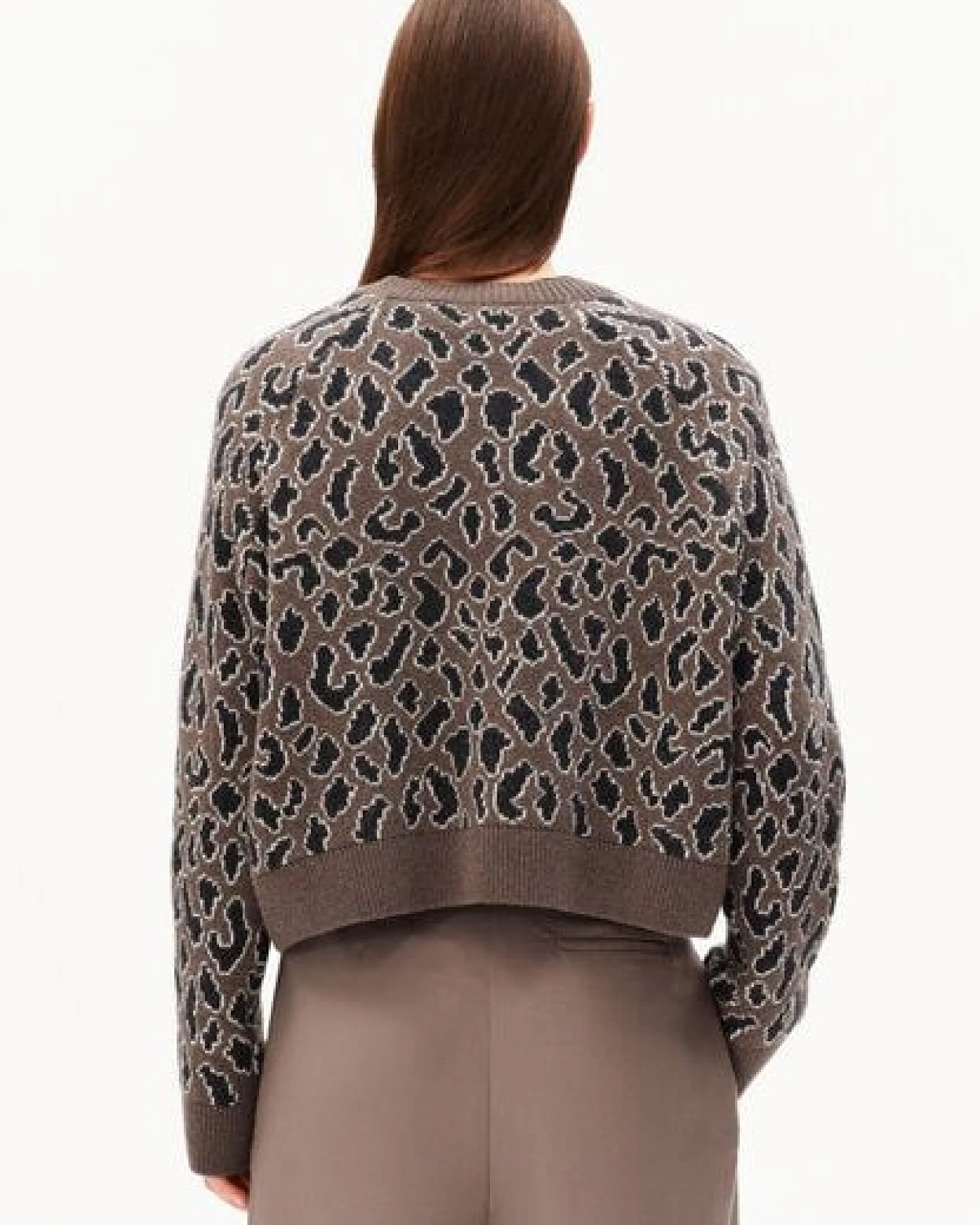 ARMEDANGELS DILIRIAA LEOPAA Damen Pullover aus recyclem Bio-Woll Mix – Ansicht 2