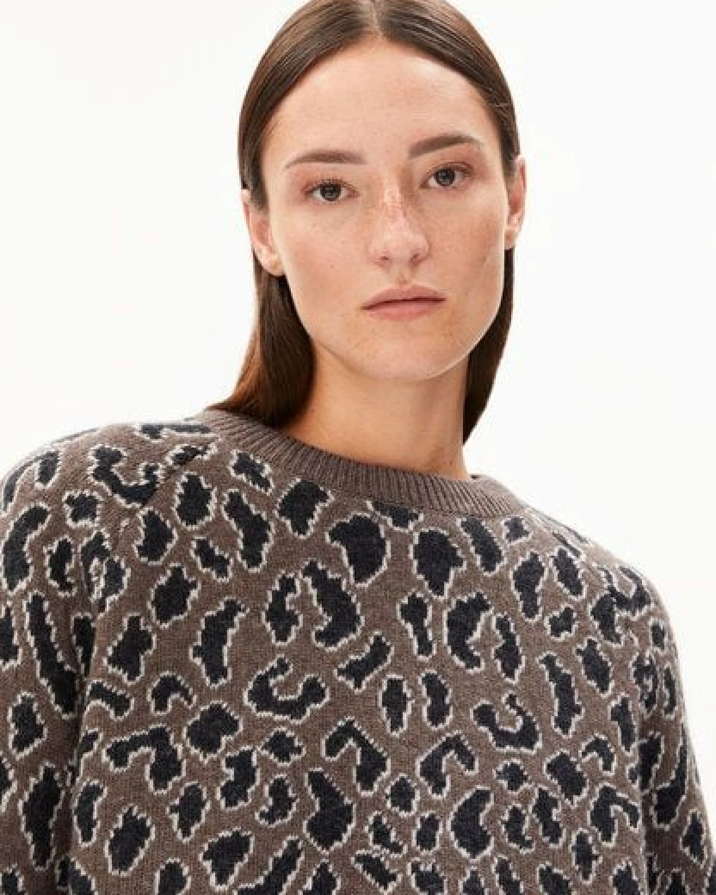 ARMEDANGELS DILIRIAA LEOPAA Damen Pullover aus recyclem Bio-Woll Mix – Ansicht 3