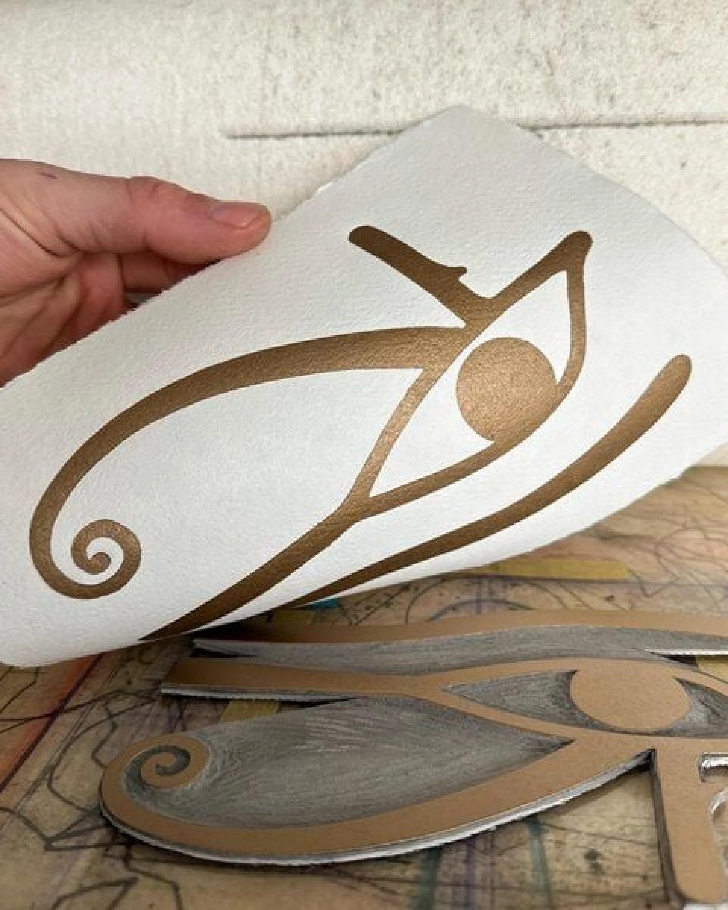 Veskor Cassiopeia AUGE DES HORUS Symbol Hieroglyphen Linoldruck – Ansicht 2