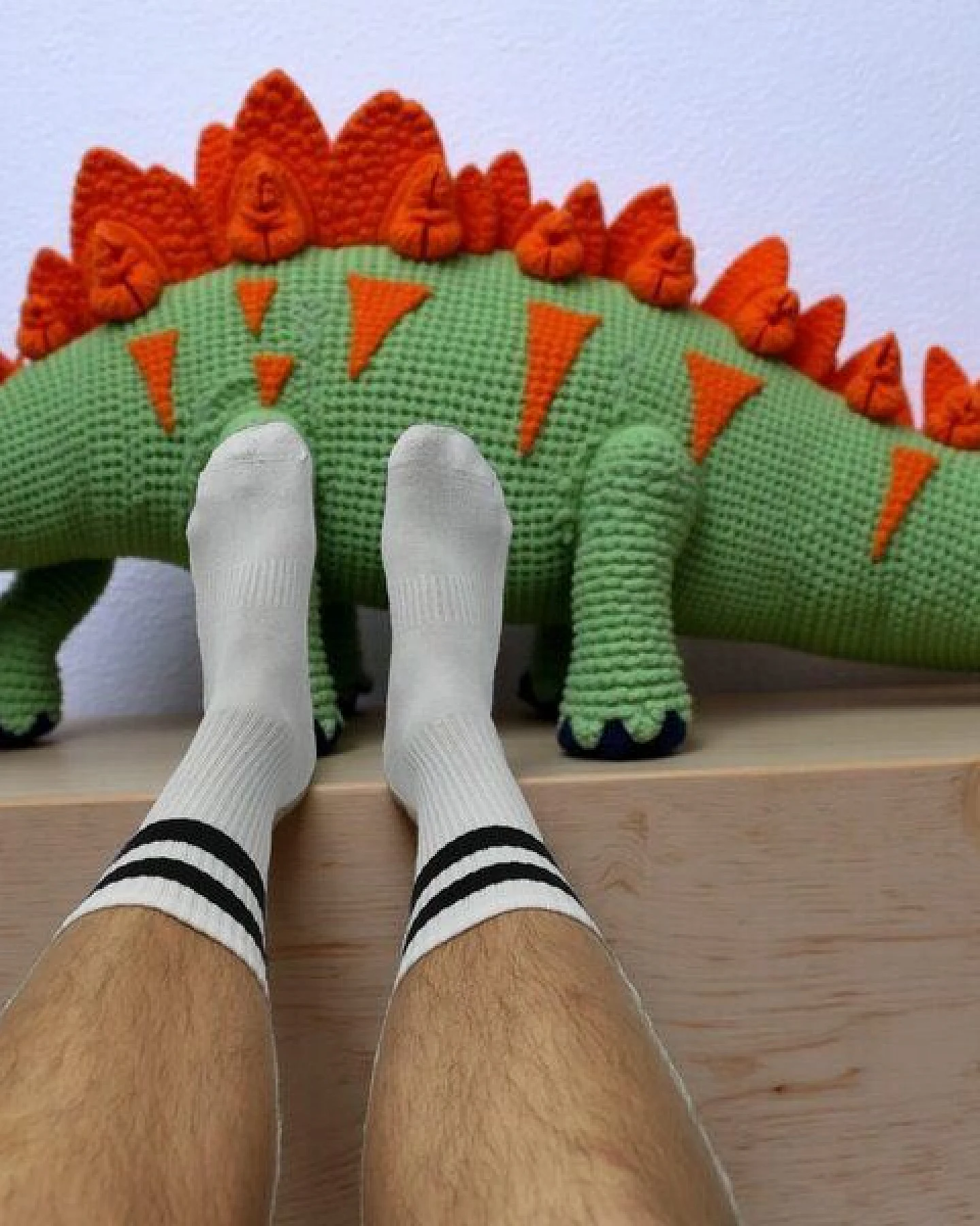 Spino Socks Zeitlose weiße Tennissocken aus Bio-Baumwolle mit schwarzen Streifen – Ansicht 3