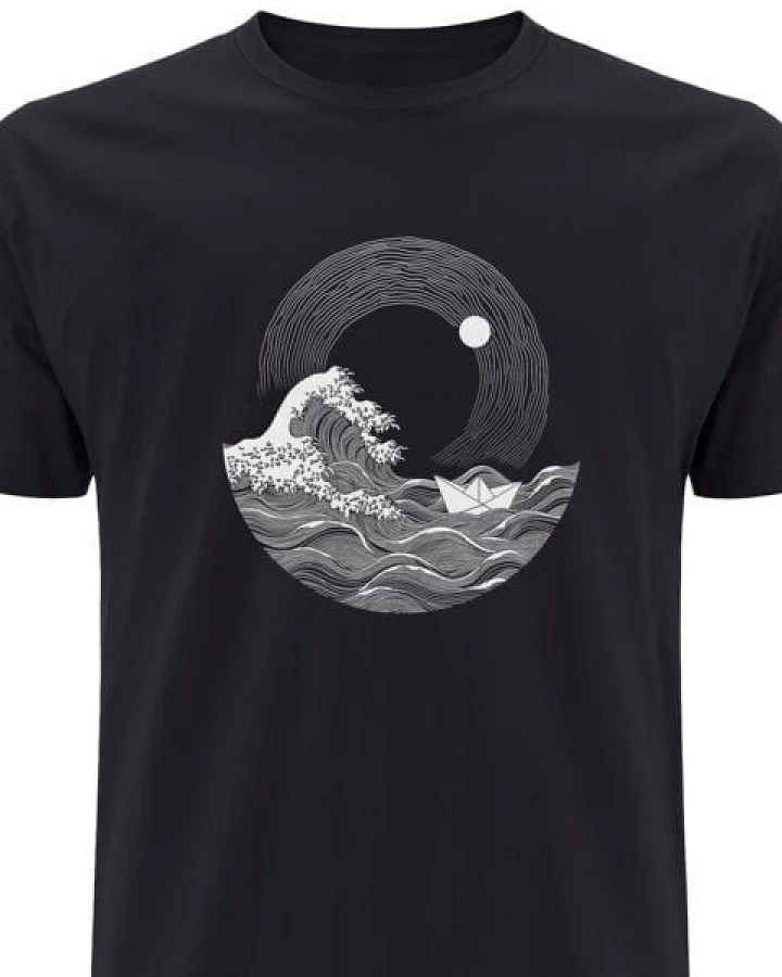 Spreecult Die große Welle und das Papierboot - Bio und Fair - Männer Unisex T-Shirt