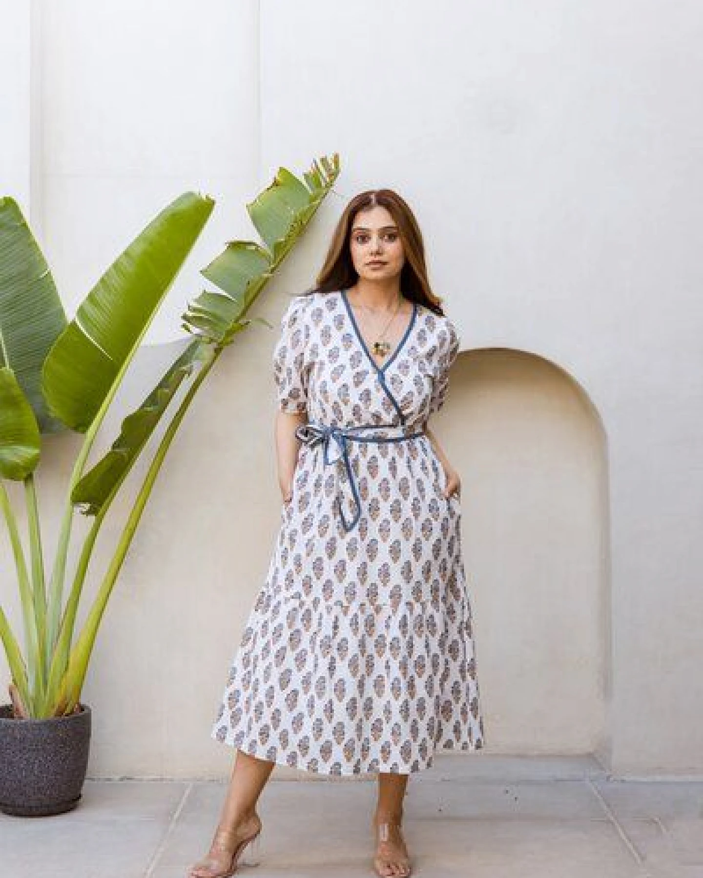 Haus of Namaste Midikleid aus Bio-Baumwolle – handbedruckt mit floraler Musterung – Ansicht 2