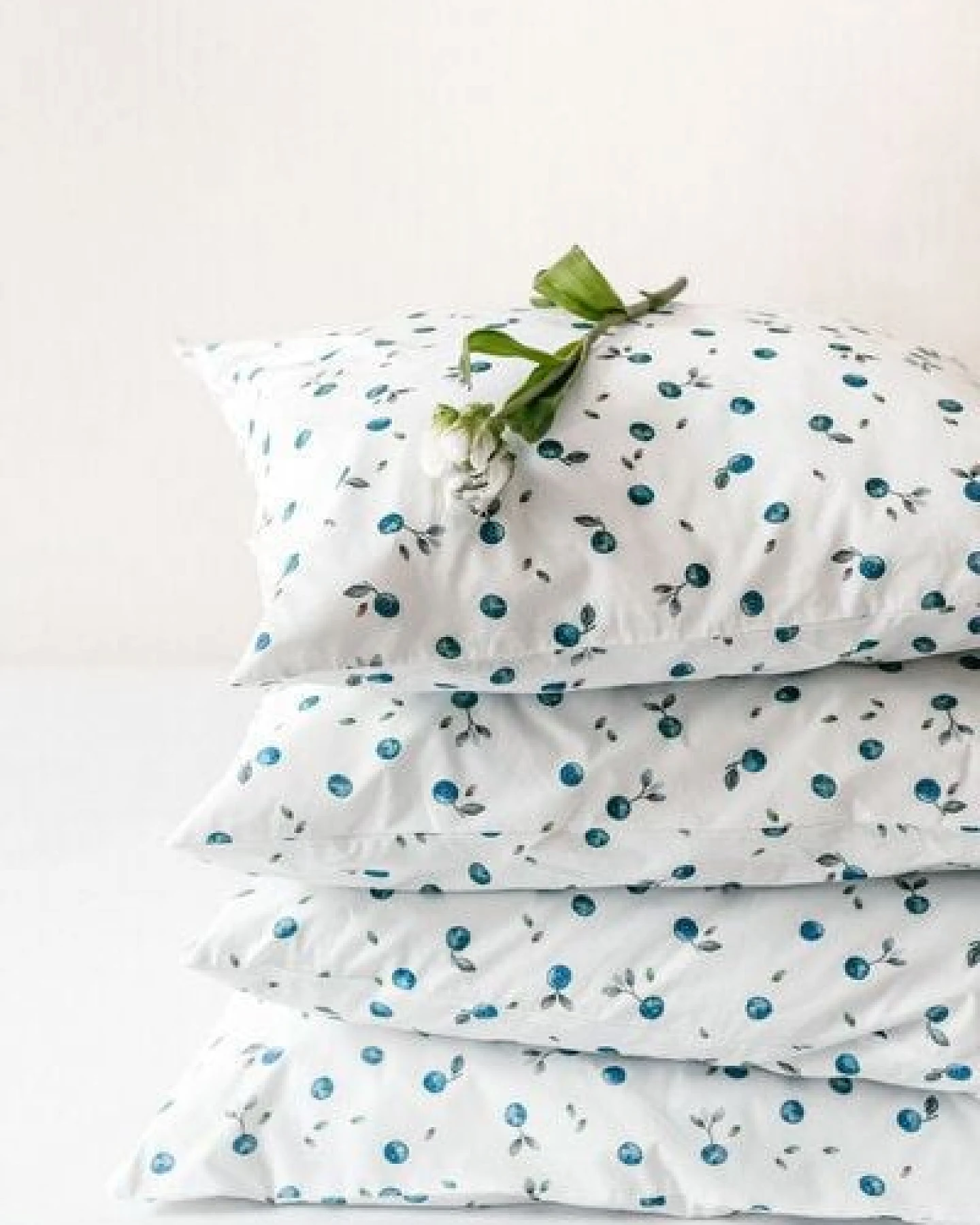 Lesen - Design-Bettwäsche Nachhaltiges Doppelbettwäsche-Set aus 100% Pima Baumwollsatin - Wildheidelbeeren – Ansicht 3