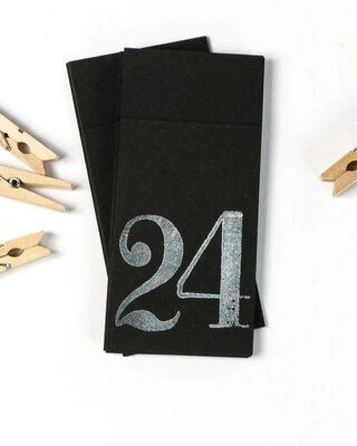STUDIO KARAMELO Adventskalenderzahlen Anhänger aus Kraftpapier
