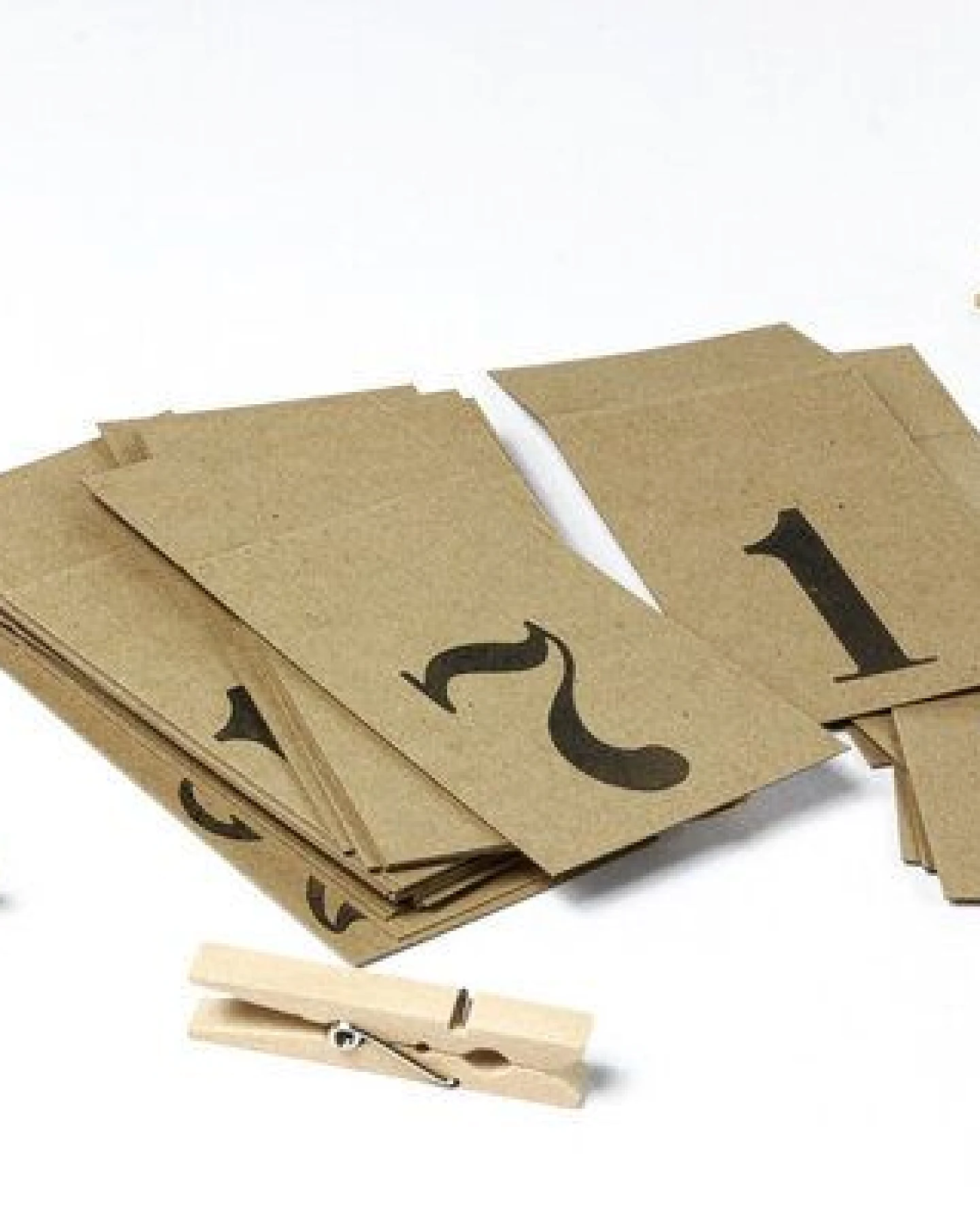 STUDIO KARAMELO Adventskalenderzahlen Anhänger aus Kraftpapier – Ansicht 2