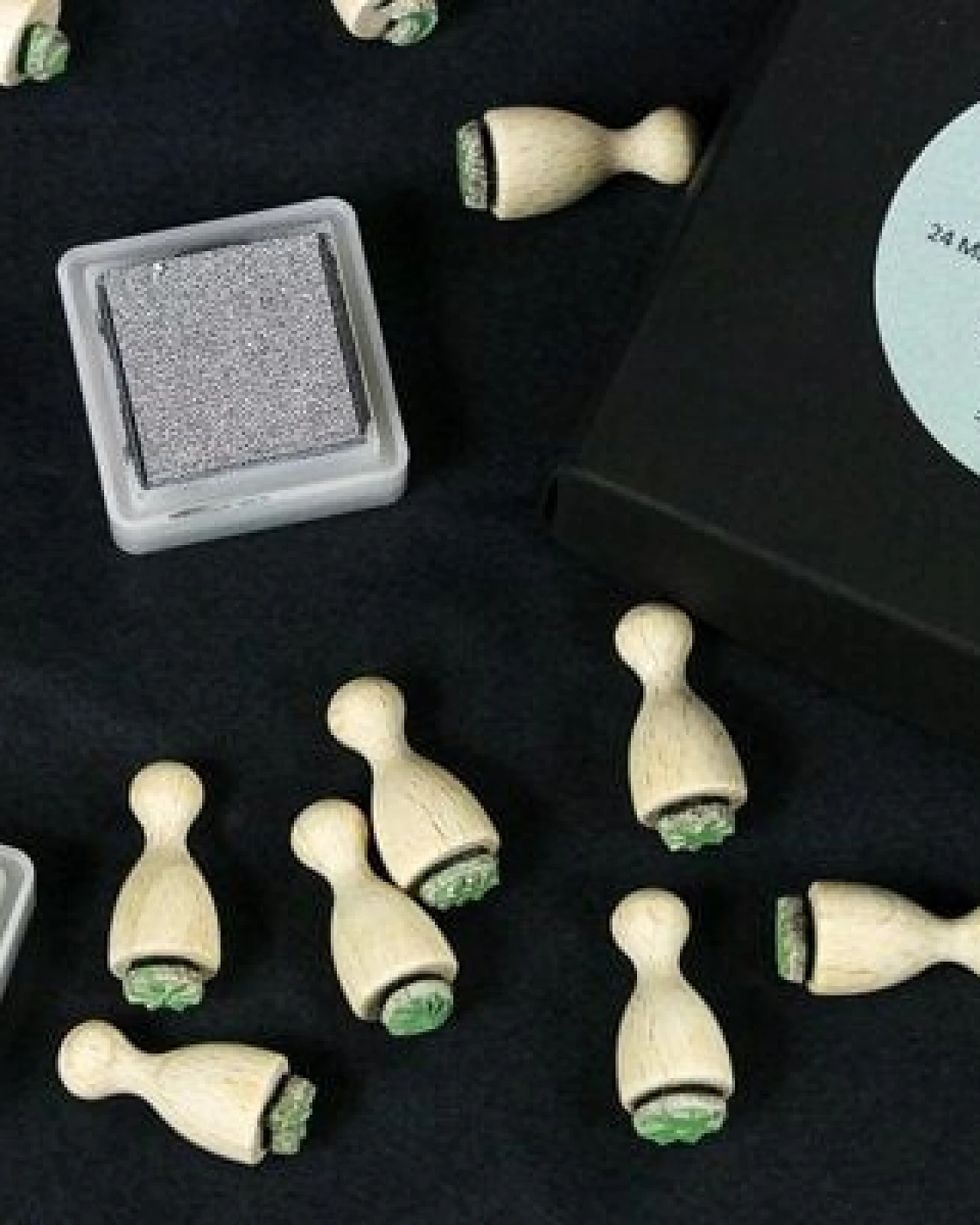 STUDIO KARAMELO HAPPY ADVENT Weihnachts-Stempel Set mit Stempelkissen – Ansicht 3
