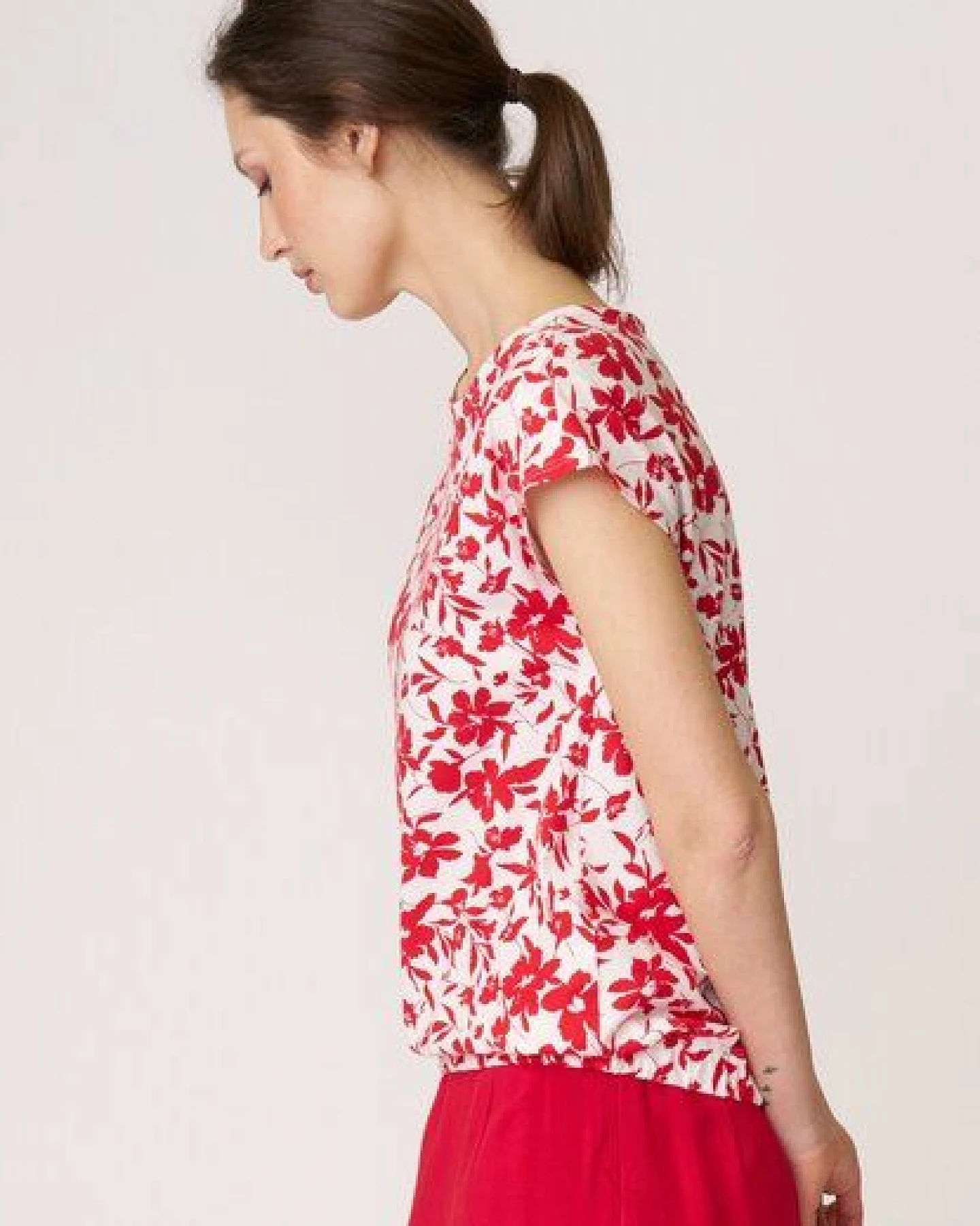 LANA Organic Blumenshirt aus Bio Baumwolle, Modell Leda – Ansicht 3