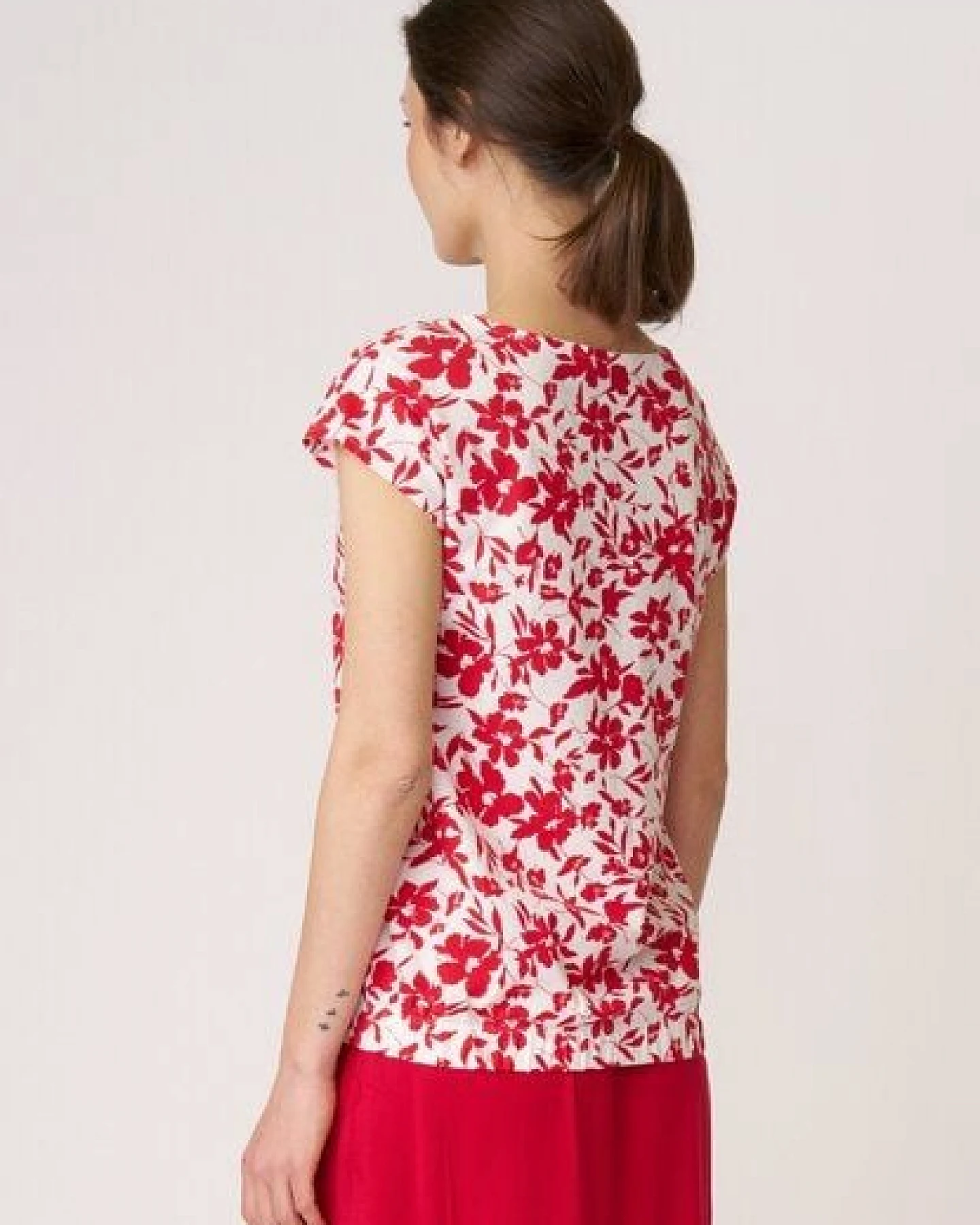 LANA Organic Blumenshirt aus Bio Baumwolle, Modell Leda – Ansicht 4