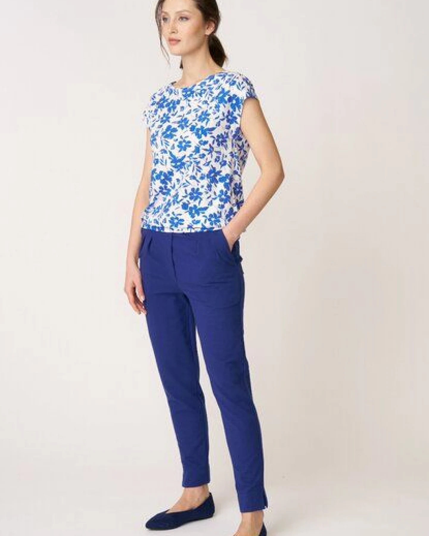 LANA Organic Blumenshirt aus Bio Baumwolle, Modell Leda – Ansicht 2