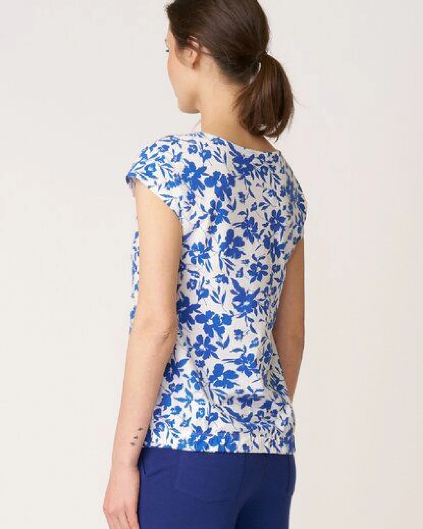 LANA Organic Blumenshirt aus Bio Baumwolle, Modell Leda – Ansicht 3
