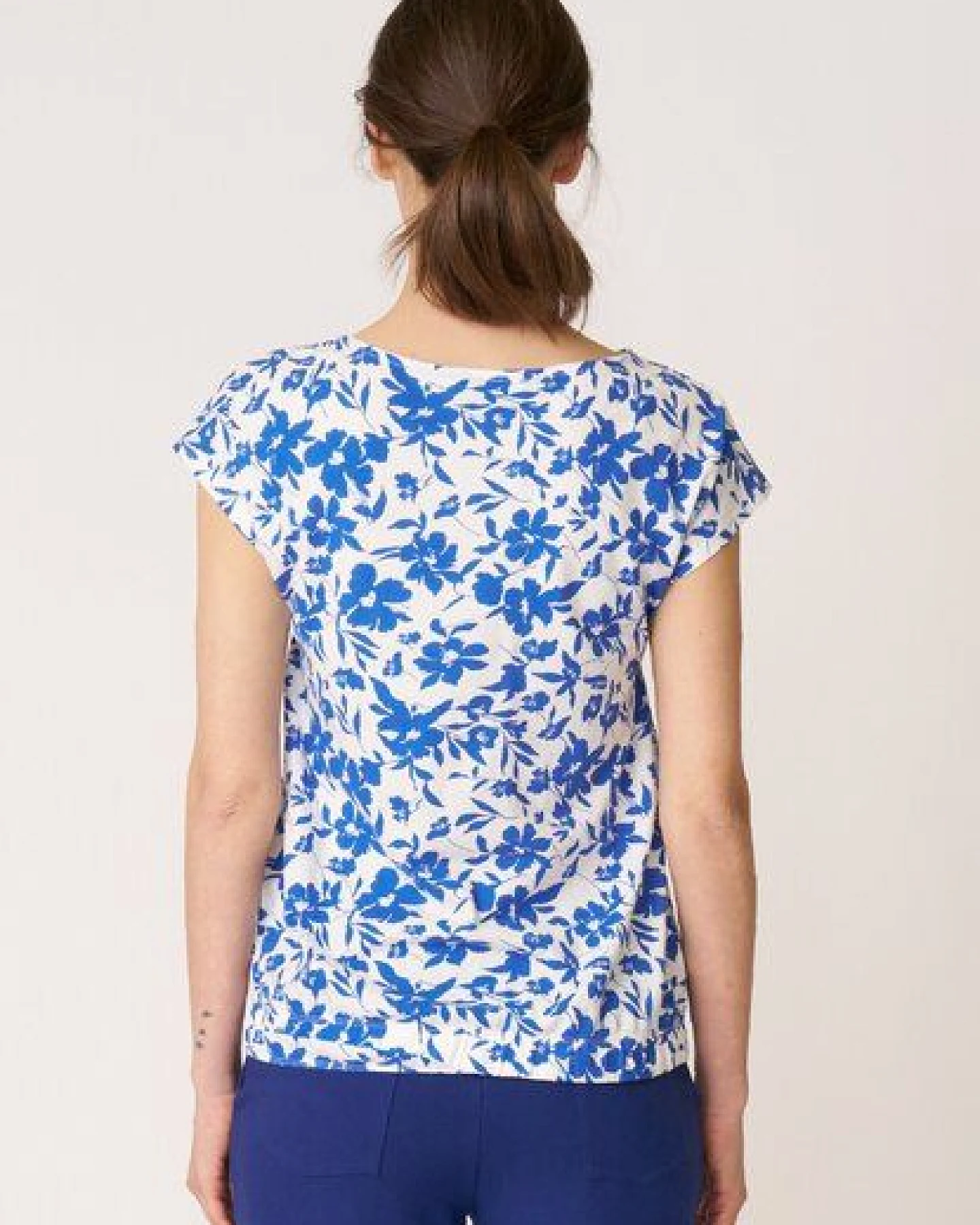 LANA Organic Blumenshirt aus Bio Baumwolle, Modell Leda – Ansicht 4