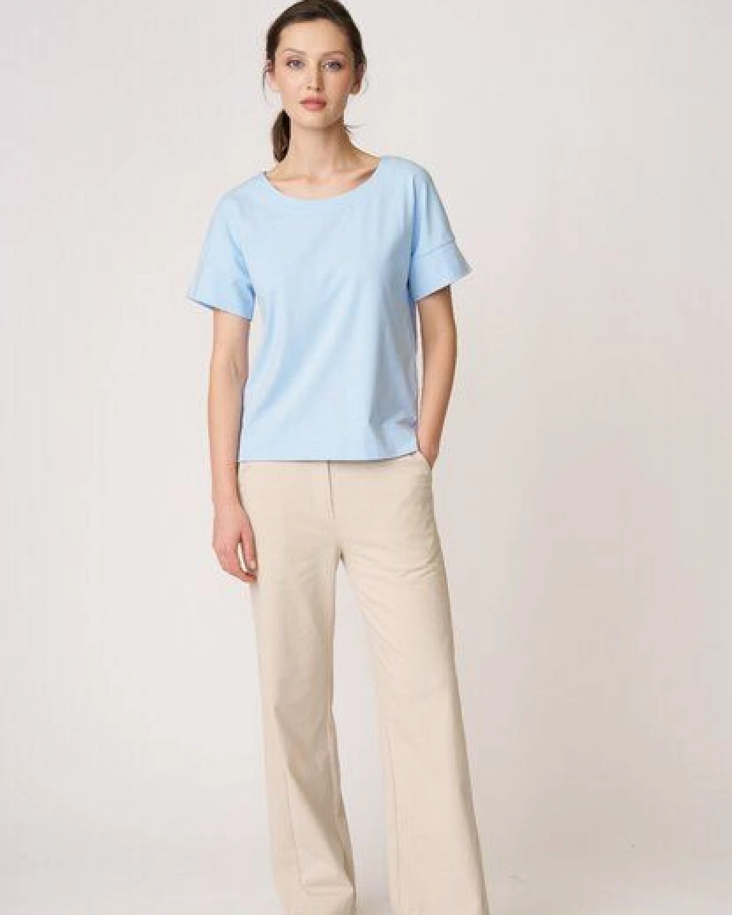 LANA Organic Basic Shirt aus Bio Baumwolle, Modell Sarah – Ansicht 2