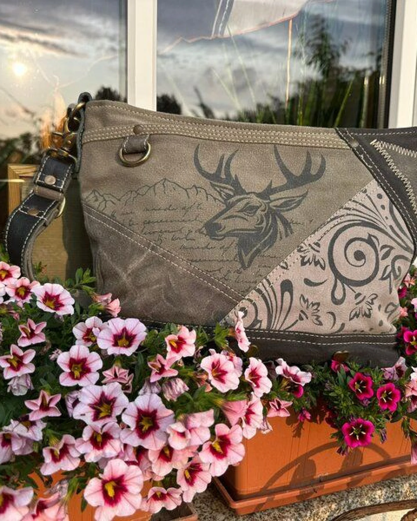 Domelo Trachtentasche. Große Canvas Umhängetasche mit Hirschmotiv – Ansicht 2
