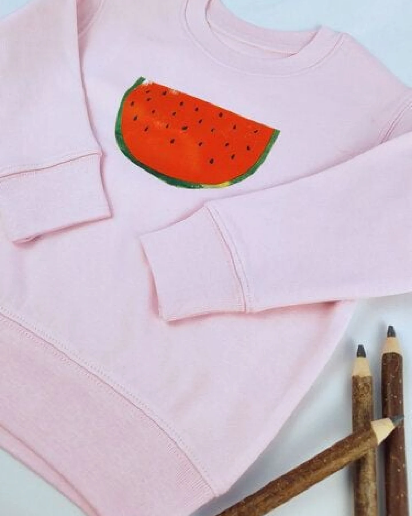 Meladi Kinder Sweater aus Biobaumwolle - Melone auf Light Pink – Ansicht 4