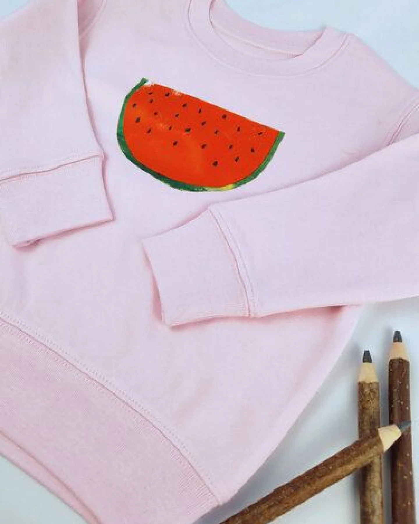 Meladi Kinder Sweater aus Biobaumwolle - Melone auf Light Pink – Ansicht 4