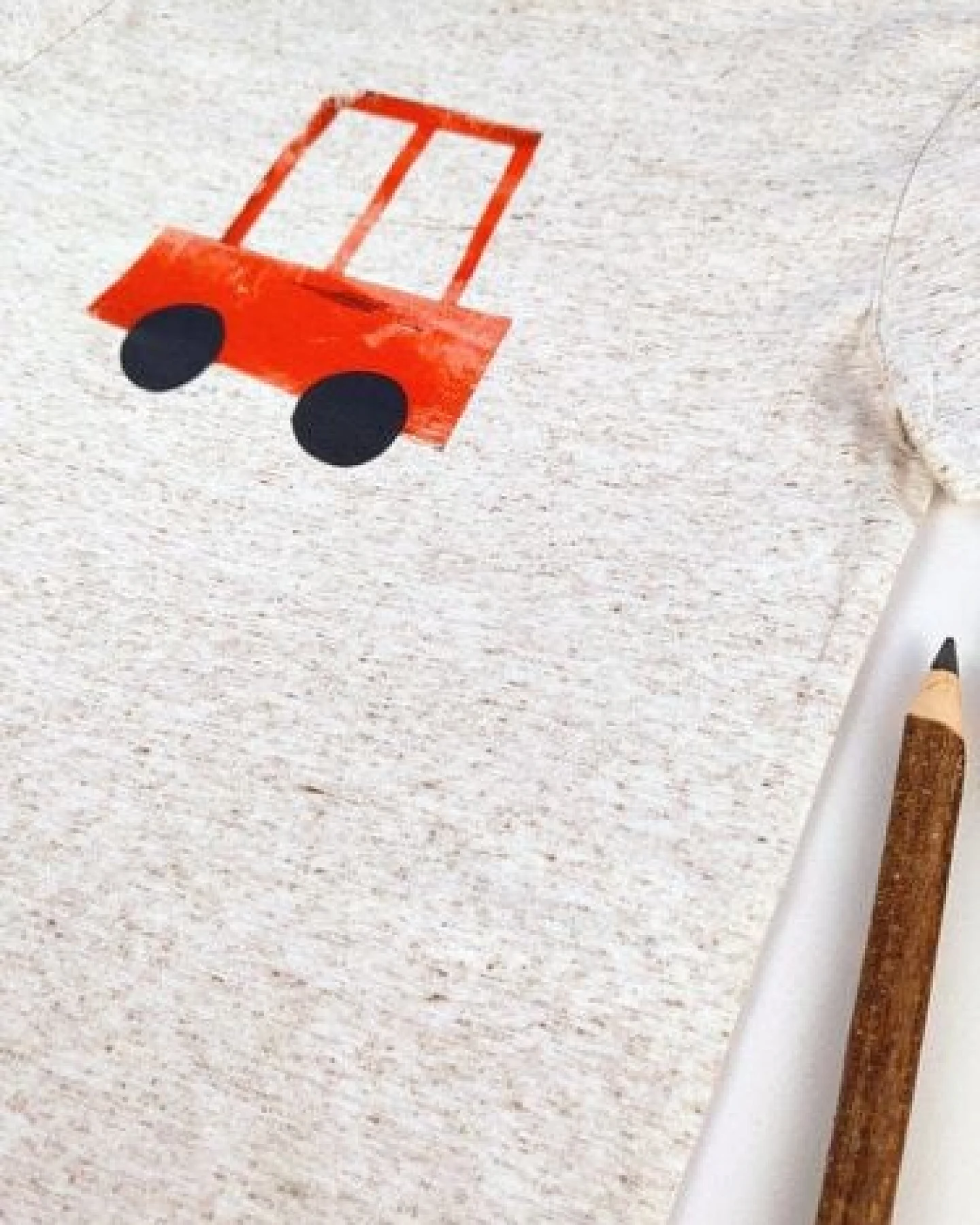 Meladi Kinder Shirt aus Biobaumwolle - Rotes Auto aus Eco Heather – Ansicht 2
