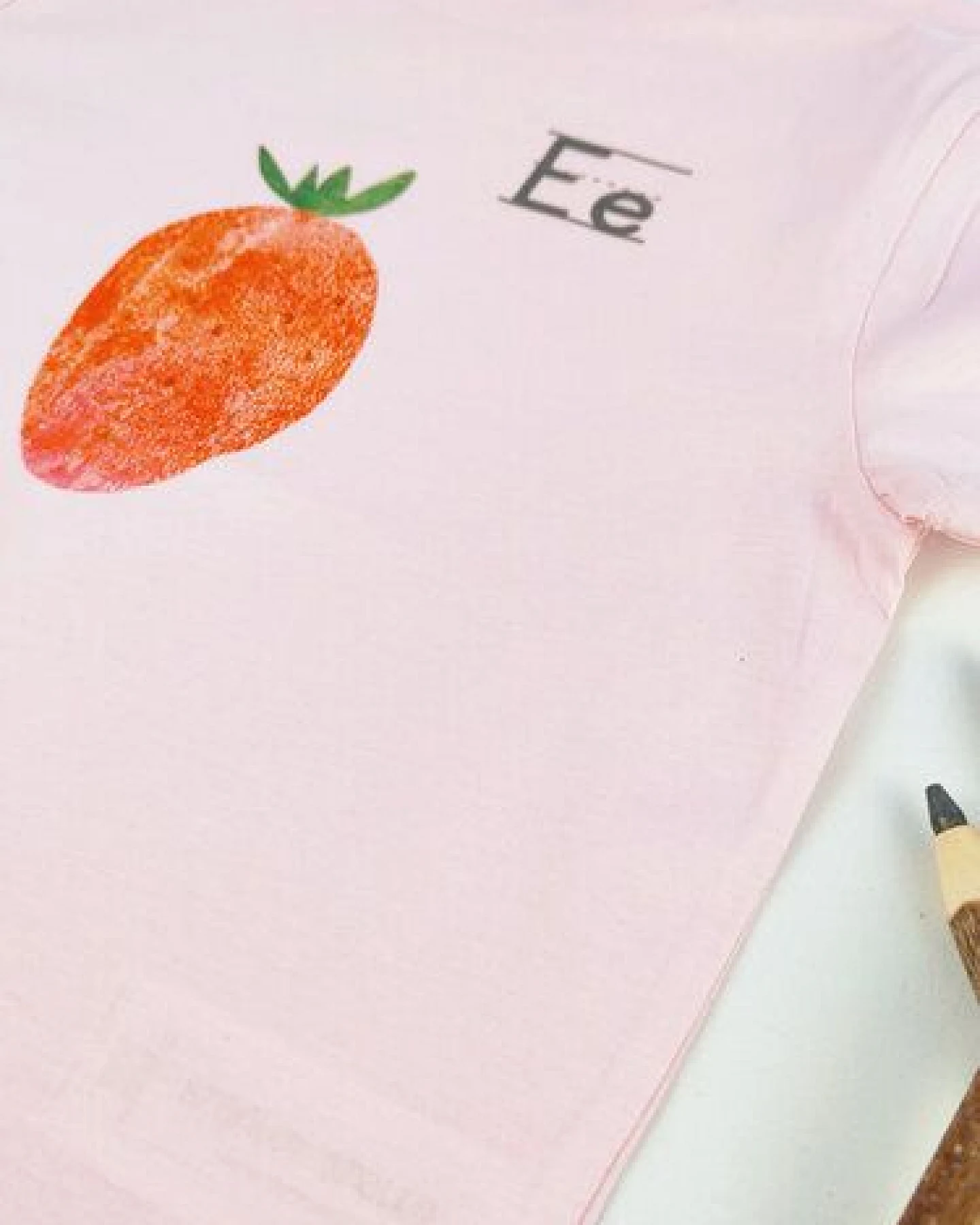 Meladi Kinder Shirt aus Biobaumwolle - Erdbeere auf Pink – Ansicht 2