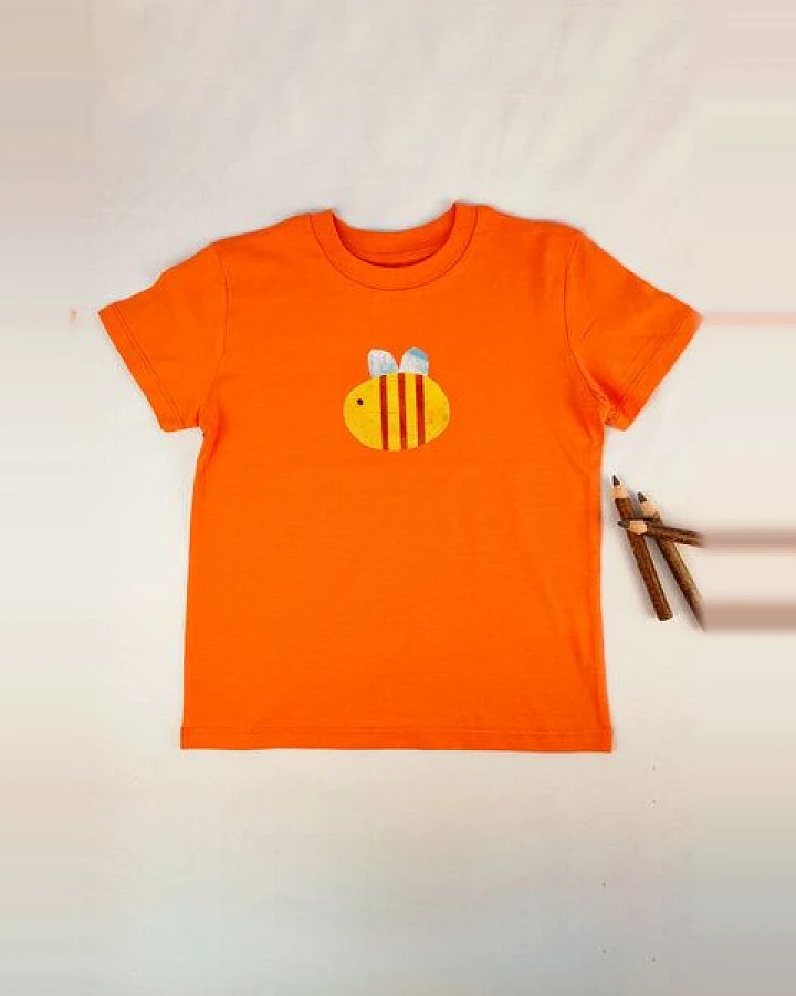 Meladi Kinder Shirt aus Biobaumwolle - Hummel auf Orange