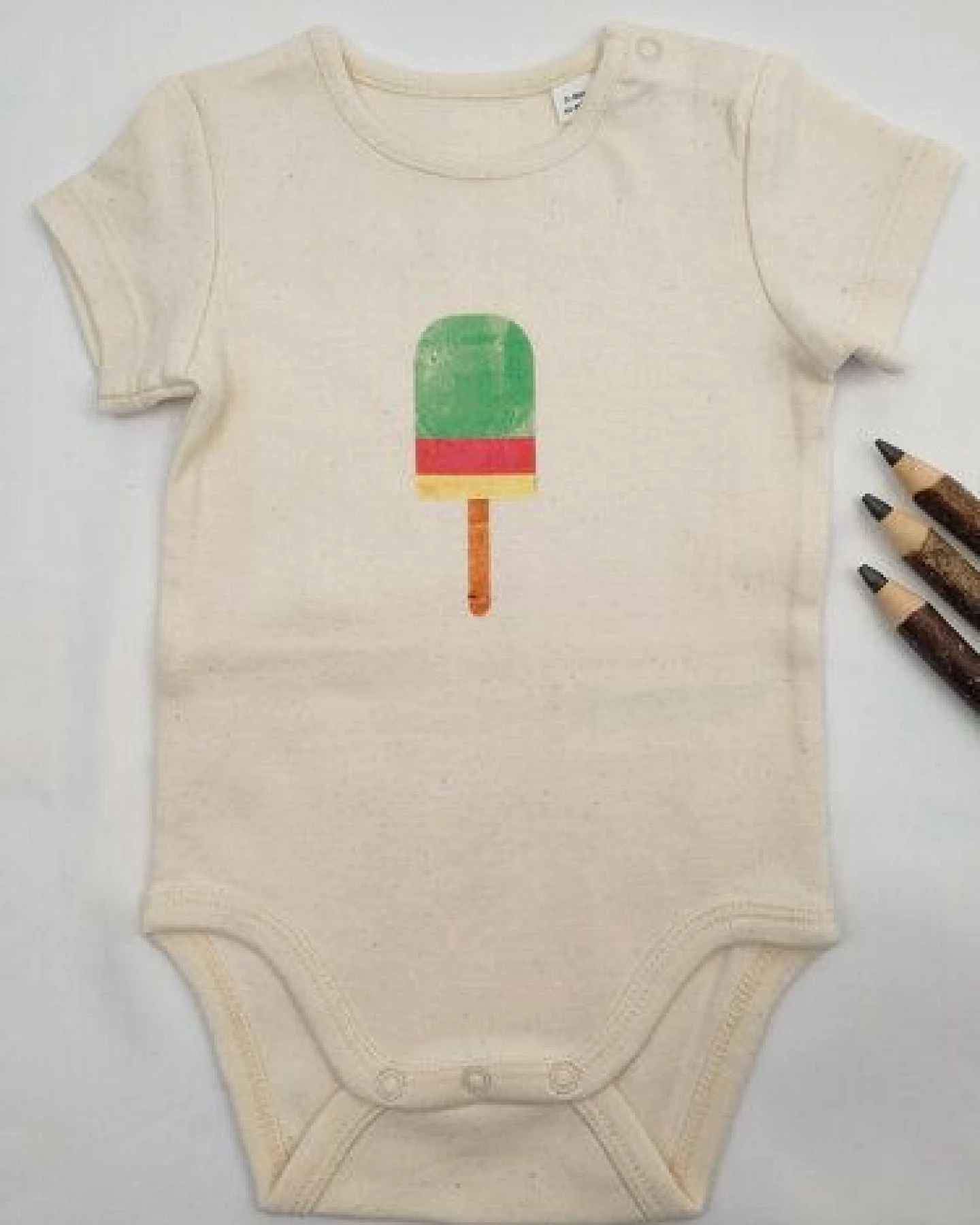 Meladi Kinder Baby-Body aus Biobaumwolle - Eis am Stiel auf Natural Raw – Ansicht 4