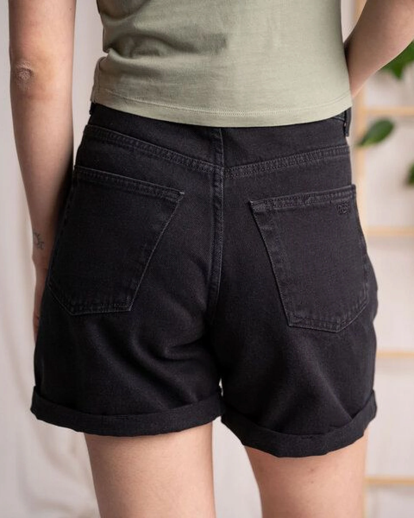 Vresh Clothing Stev - Jeans-Shorts aus Biobaumwolle – Ansicht 2