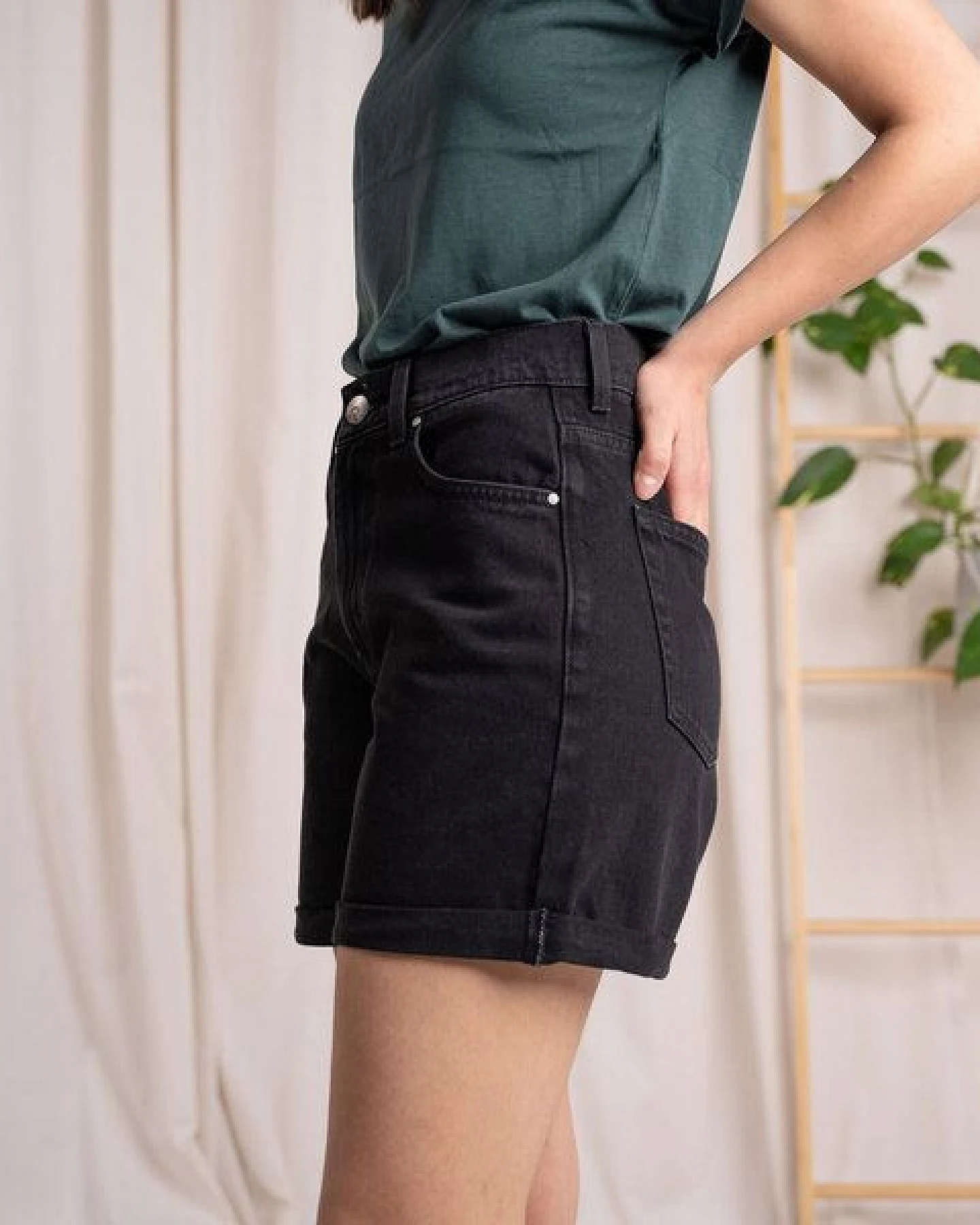 Vresh Clothing Stev - Jeans-Shorts aus Biobaumwolle – Ansicht 3
