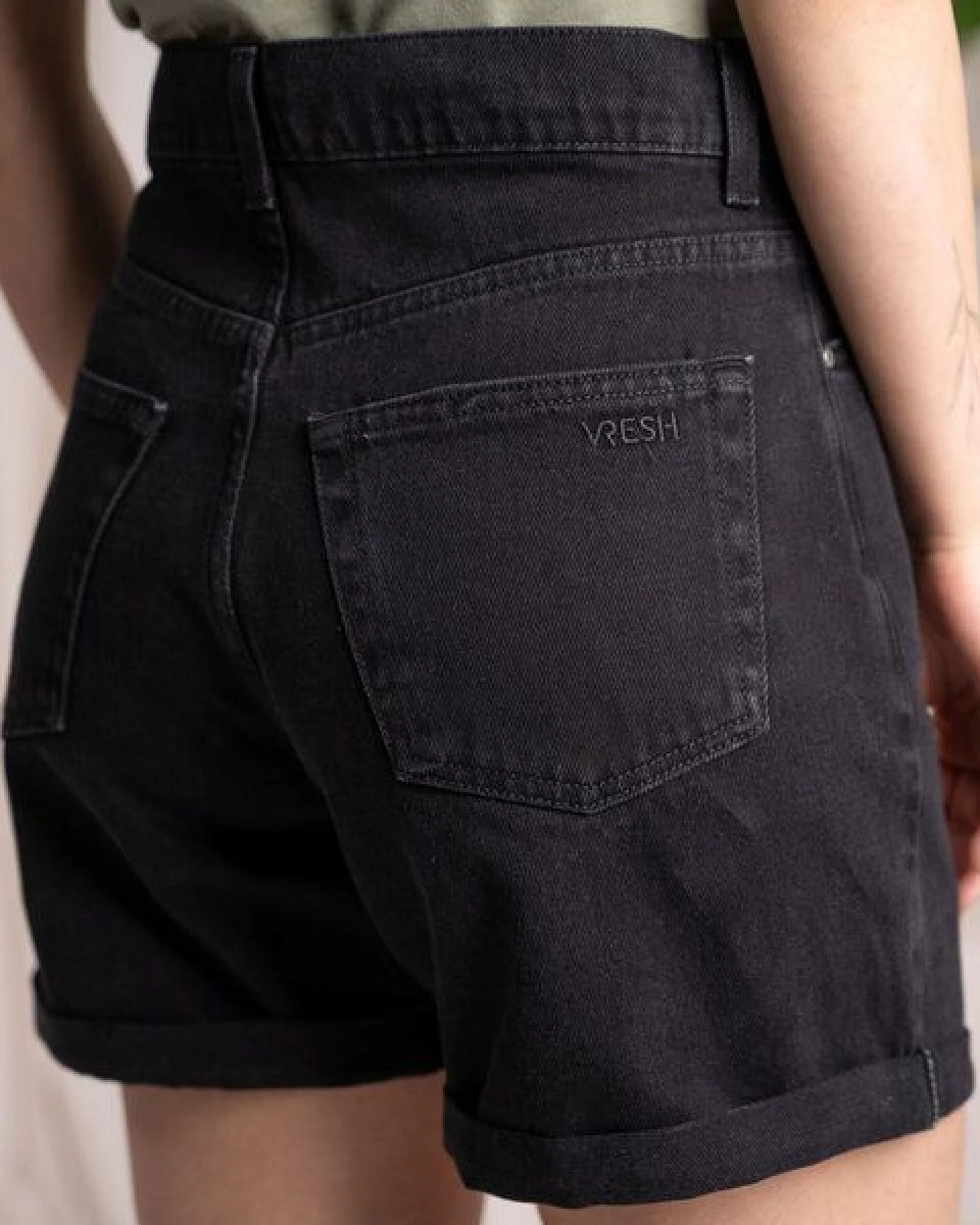 Vresh Clothing Stev - Jeans-Shorts aus Biobaumwolle – Ansicht 4