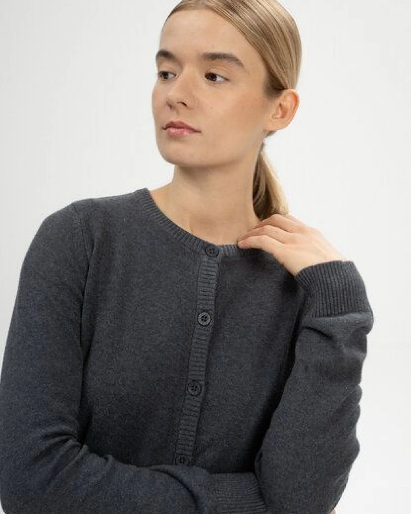 MELA Feinstrick Cardigan Style NAMEEN aus 100% Bio-Baumwolle – Ansicht 4