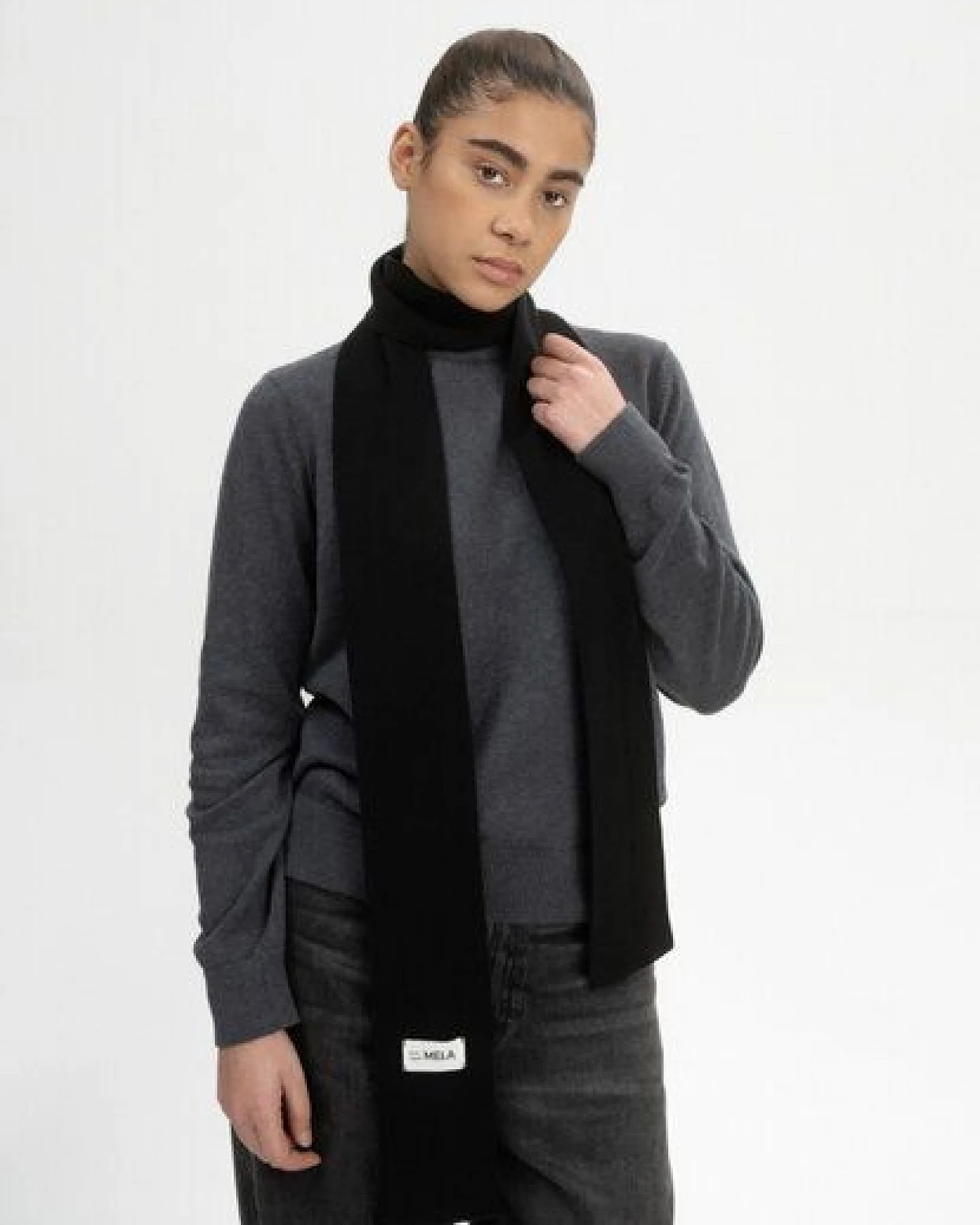 Schmaler Strickschal BANHI – Ansicht 2