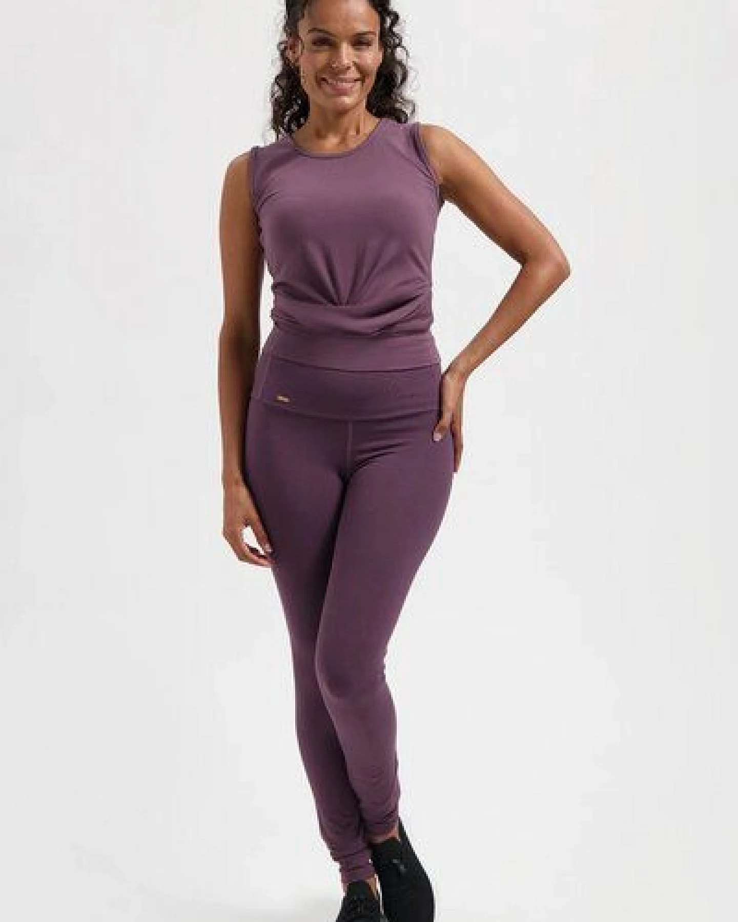 Urban Goddess Veyra Knot Yoga Tank – Ansicht 4