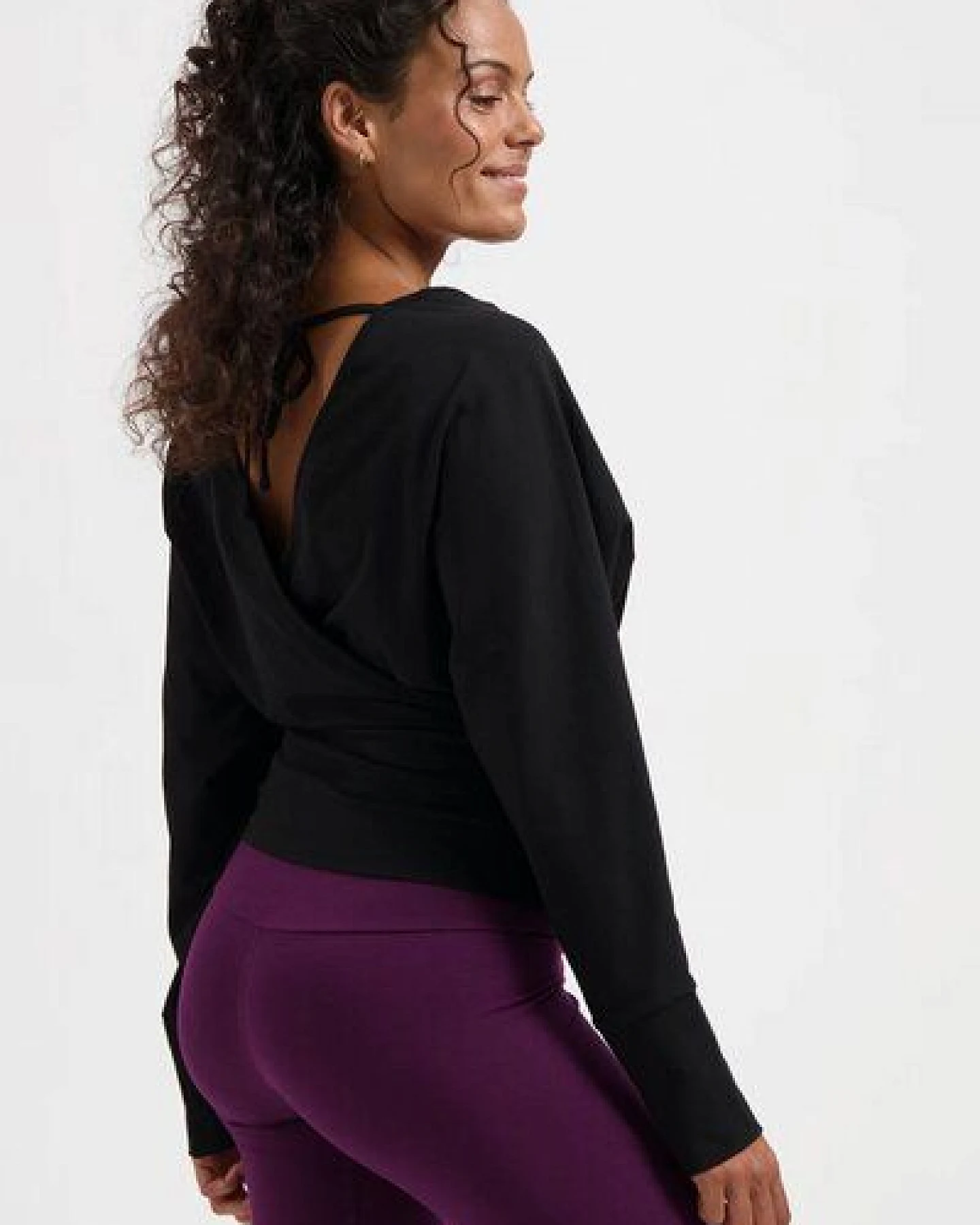 Urban Goddess Ala Yoga Longsleeve Wrap Top – Ansicht 3