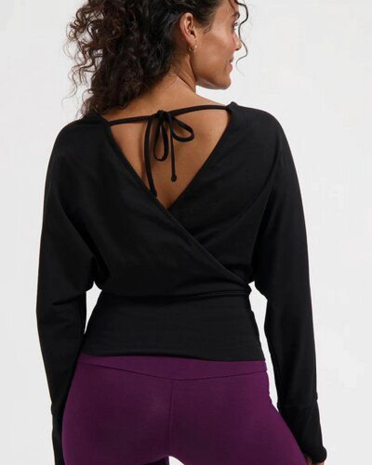 Urban Goddess Ala Yoga Longsleeve Wrap Top – Ansicht 2