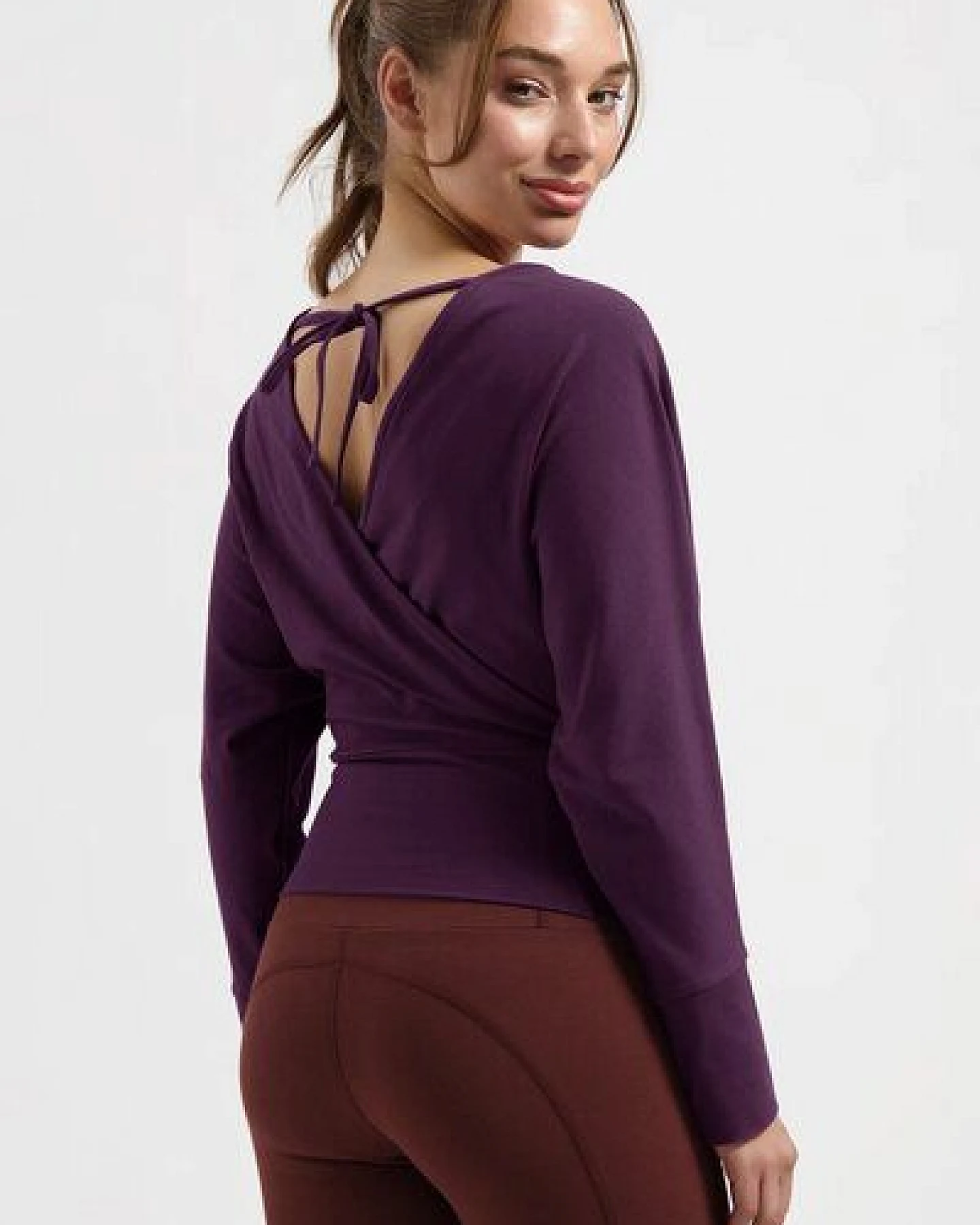 Urban Goddess Ala Yoga Longsleeve Wrap Top – Ansicht 3