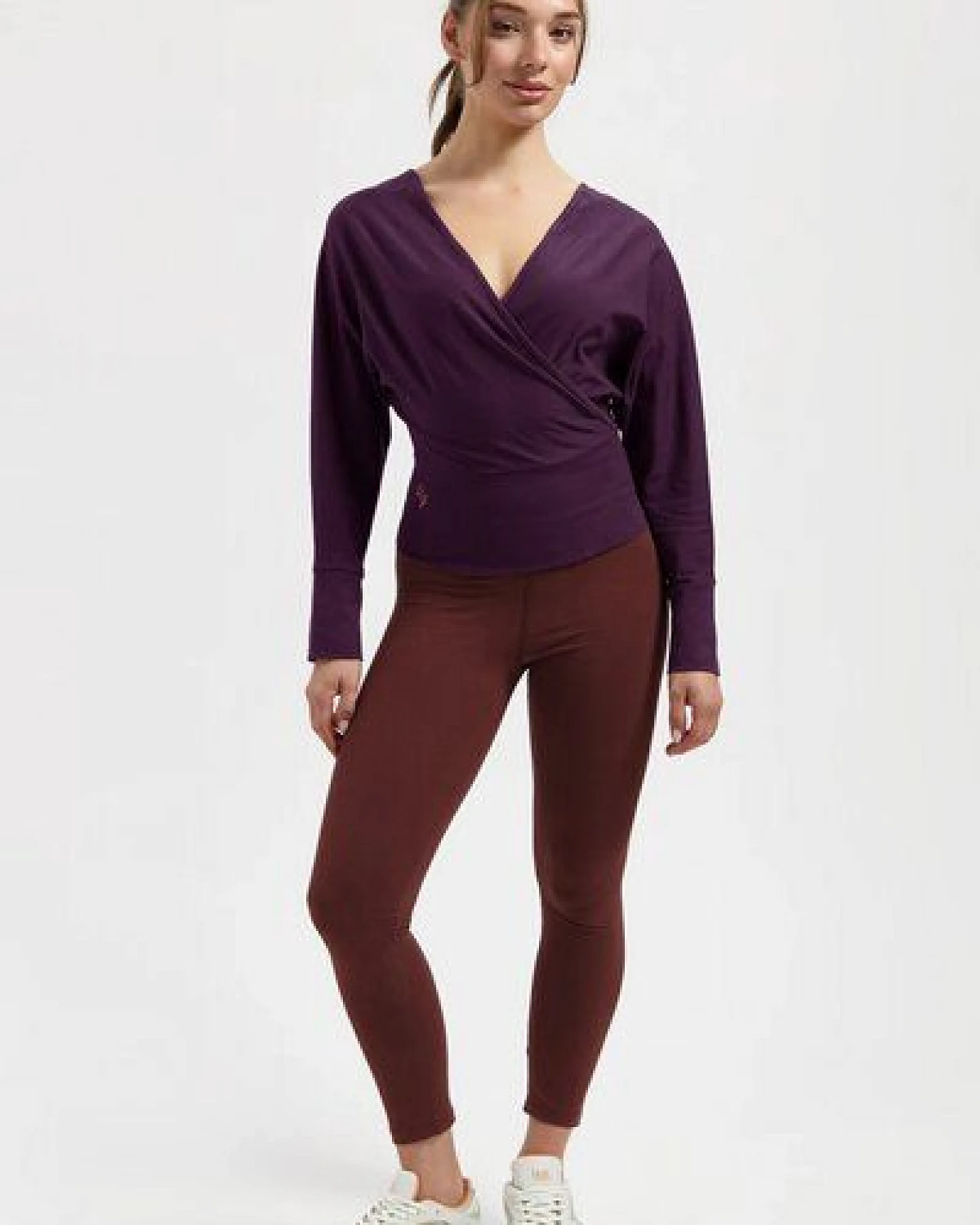 Urban Goddess Ala Yoga Longsleeve Wrap Top – Ansicht 4