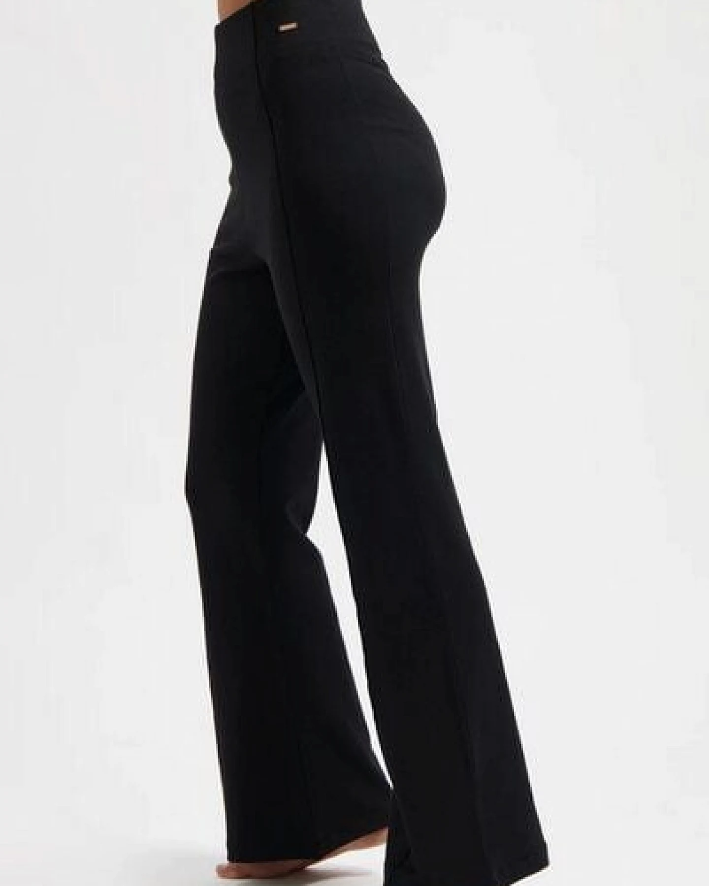 Urban Goddess Cayha Flared Yogahose – Ansicht 2
