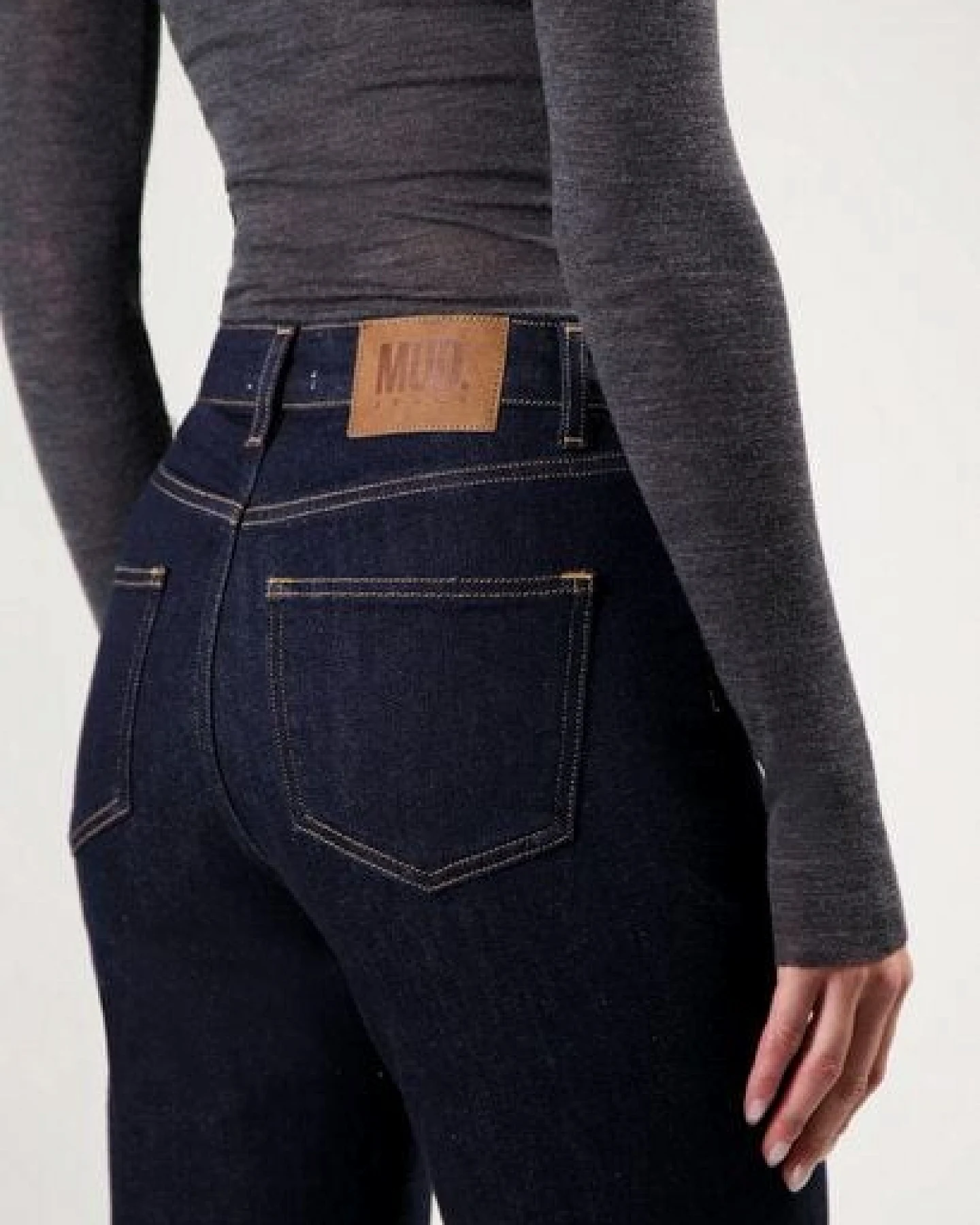 MUD Jeans MAMS Stretch High Tapered Jeans aus Baumwolle / Tencel – Ansicht 4